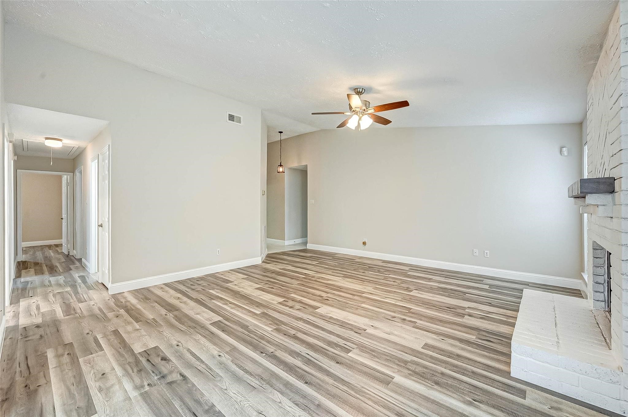 6802 Glenray Drive Property Photo 9