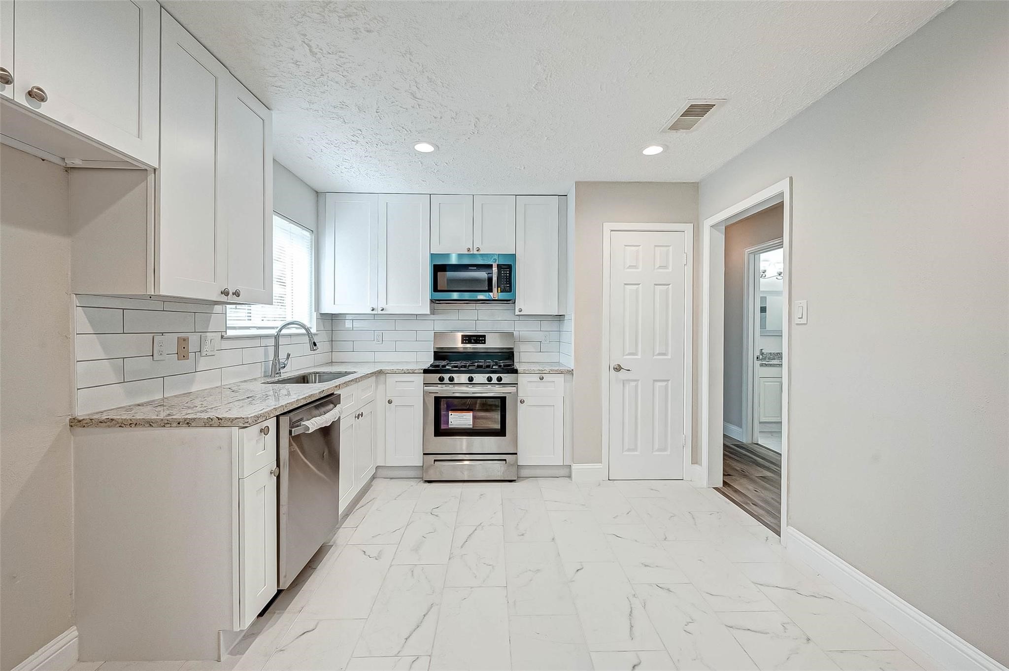 6802 Glenray Drive Property Photo 15