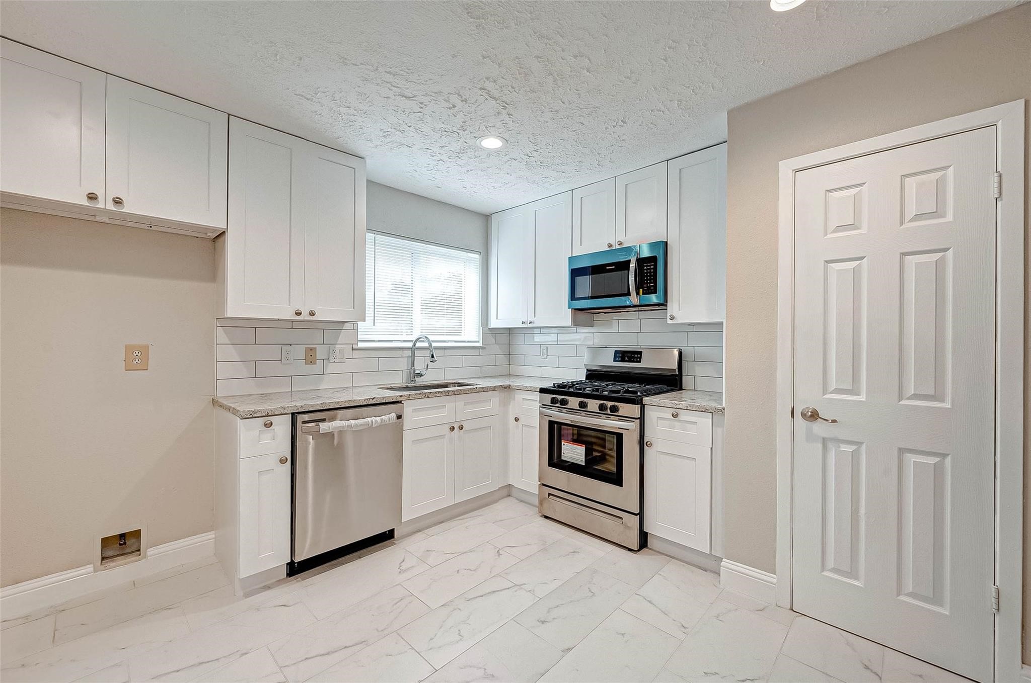 6802 Glenray Drive Property Photo 16