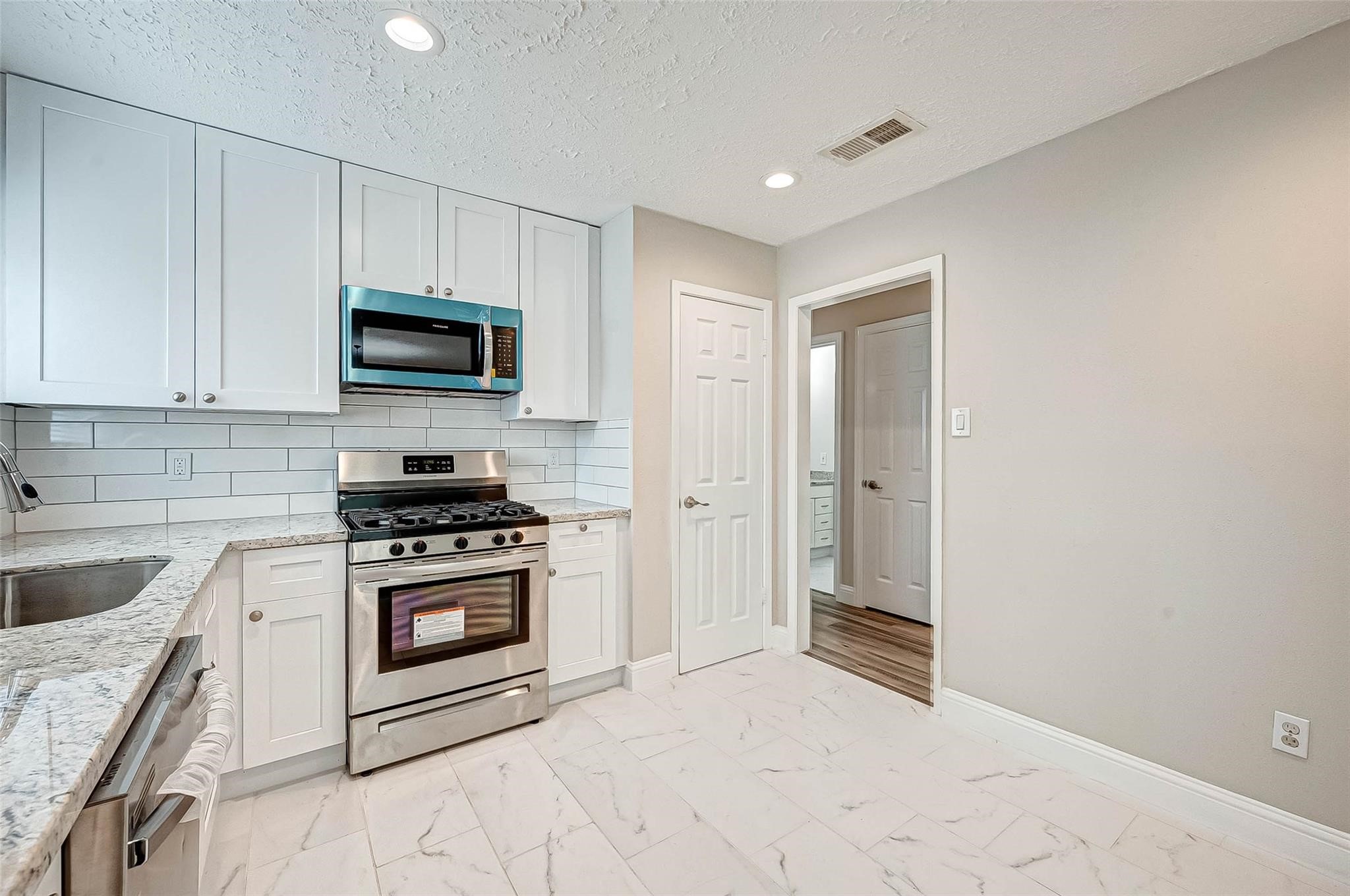 6802 Glenray Drive Property Photo 17