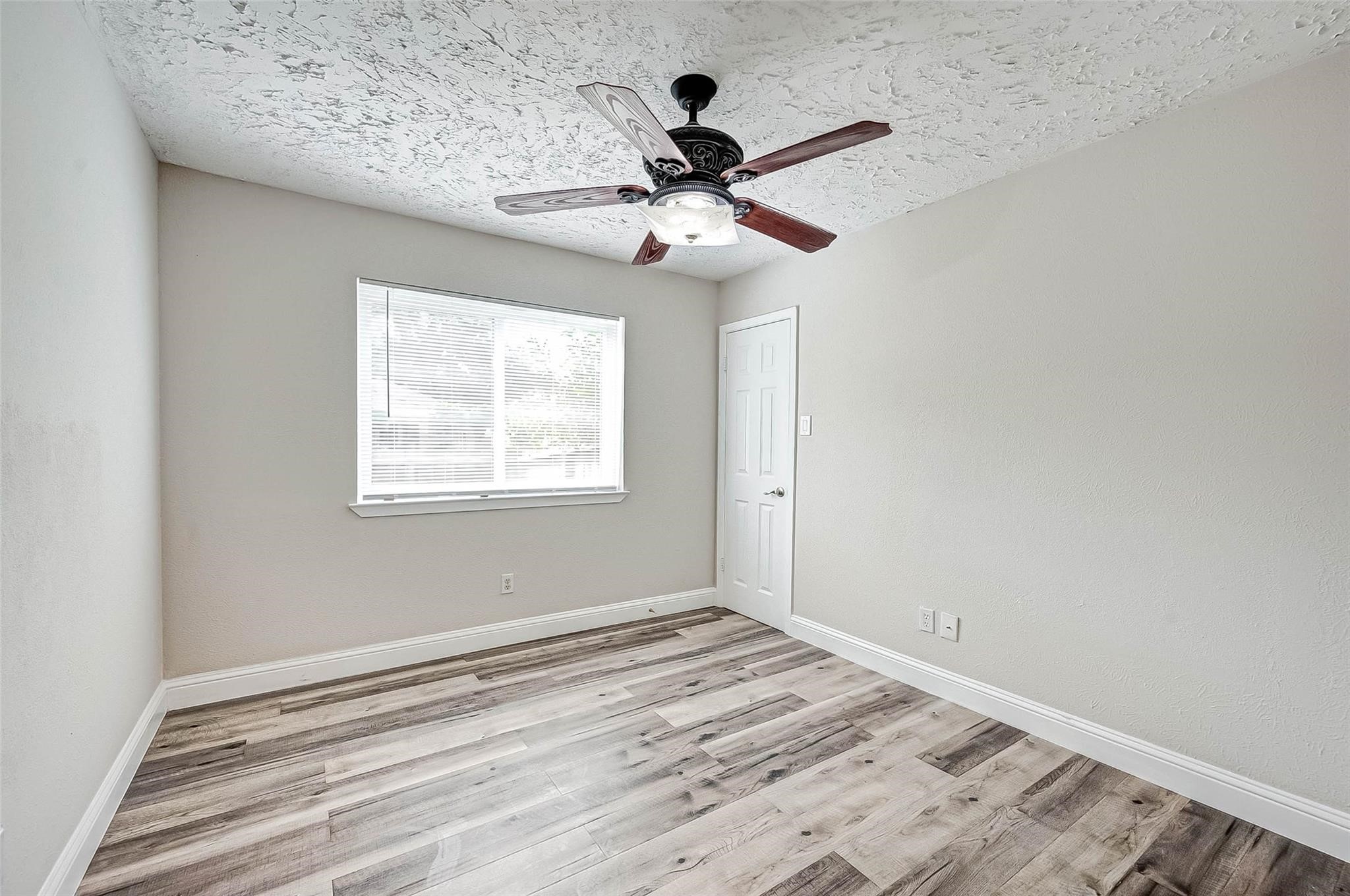 6802 Glenray Drive Property Photo 28