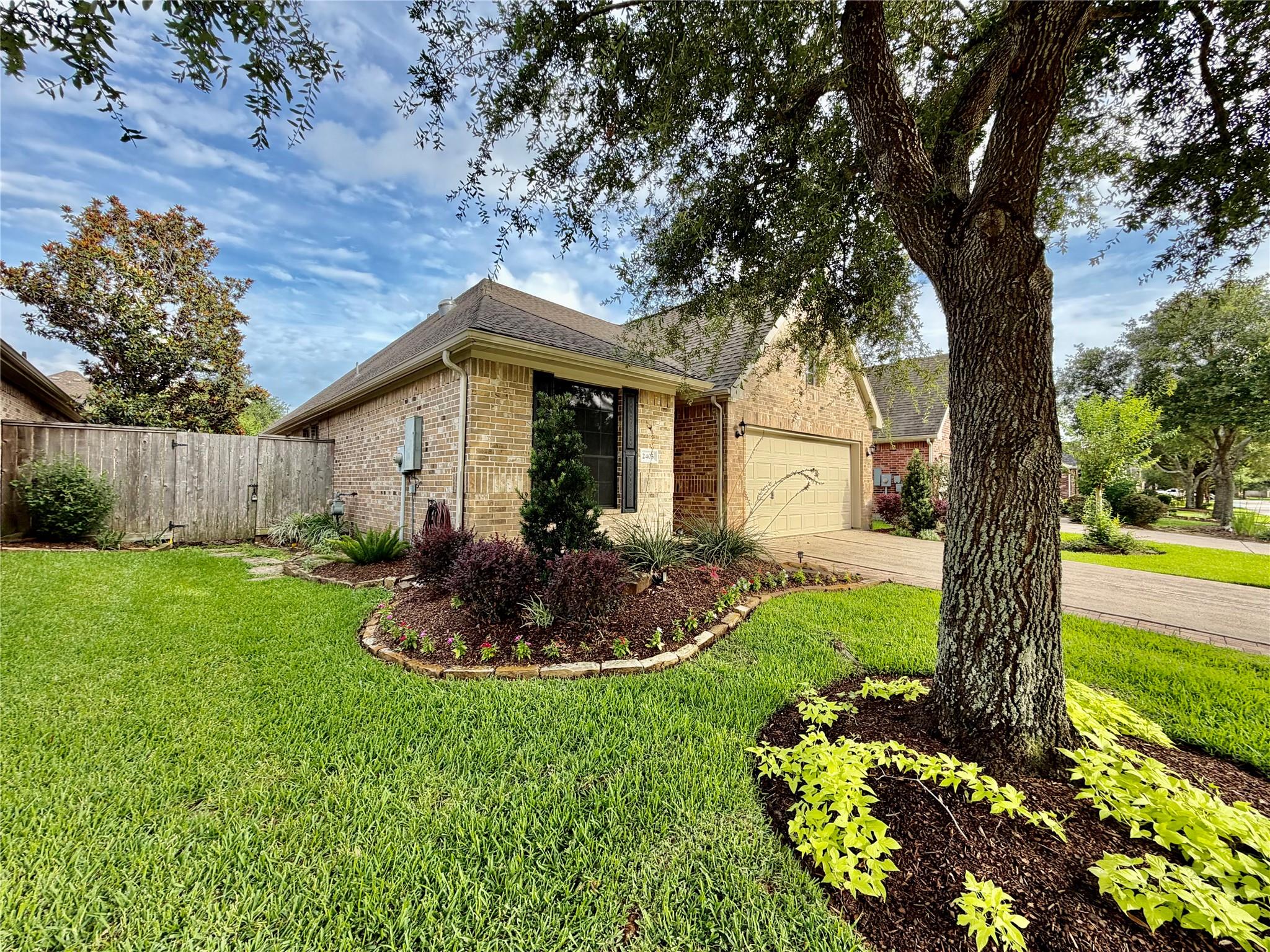2405 Alamanni Drive, Pearland Tx 77581 Property Photo 2