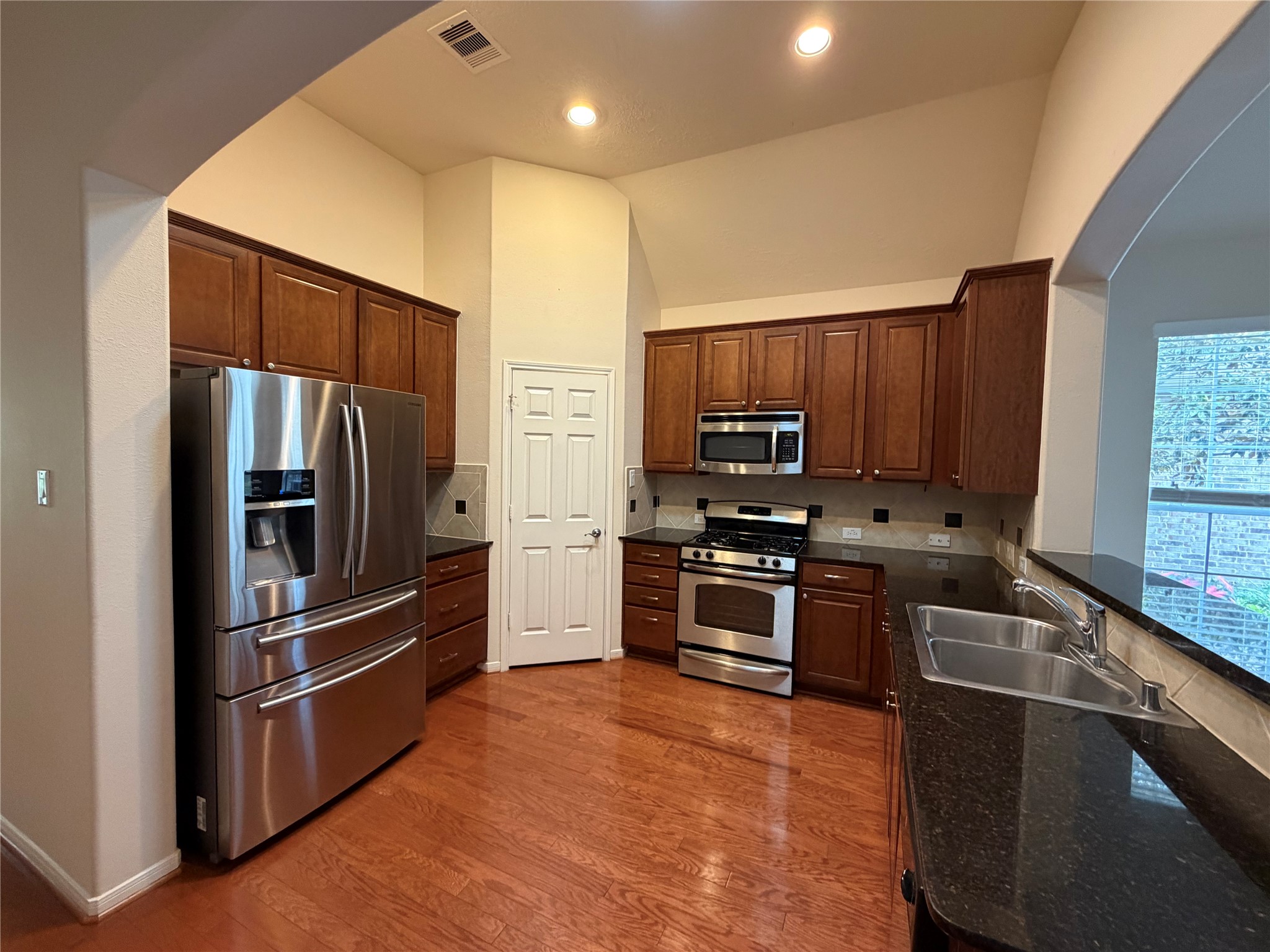 2405 Alamanni Drive Property Photo 9