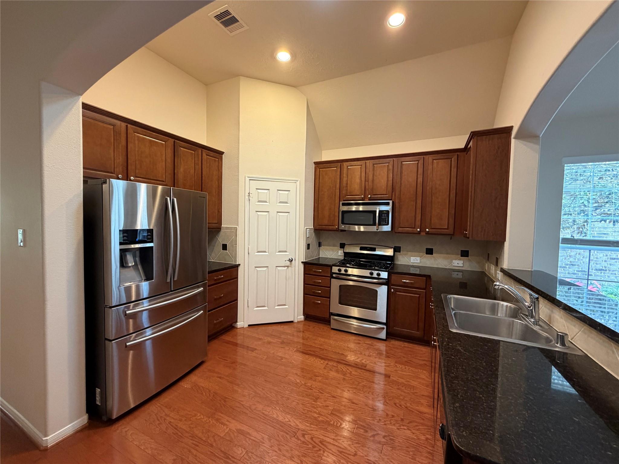 2405 Alamanni Drive, Pearland Tx 77581 Property Photo 9
