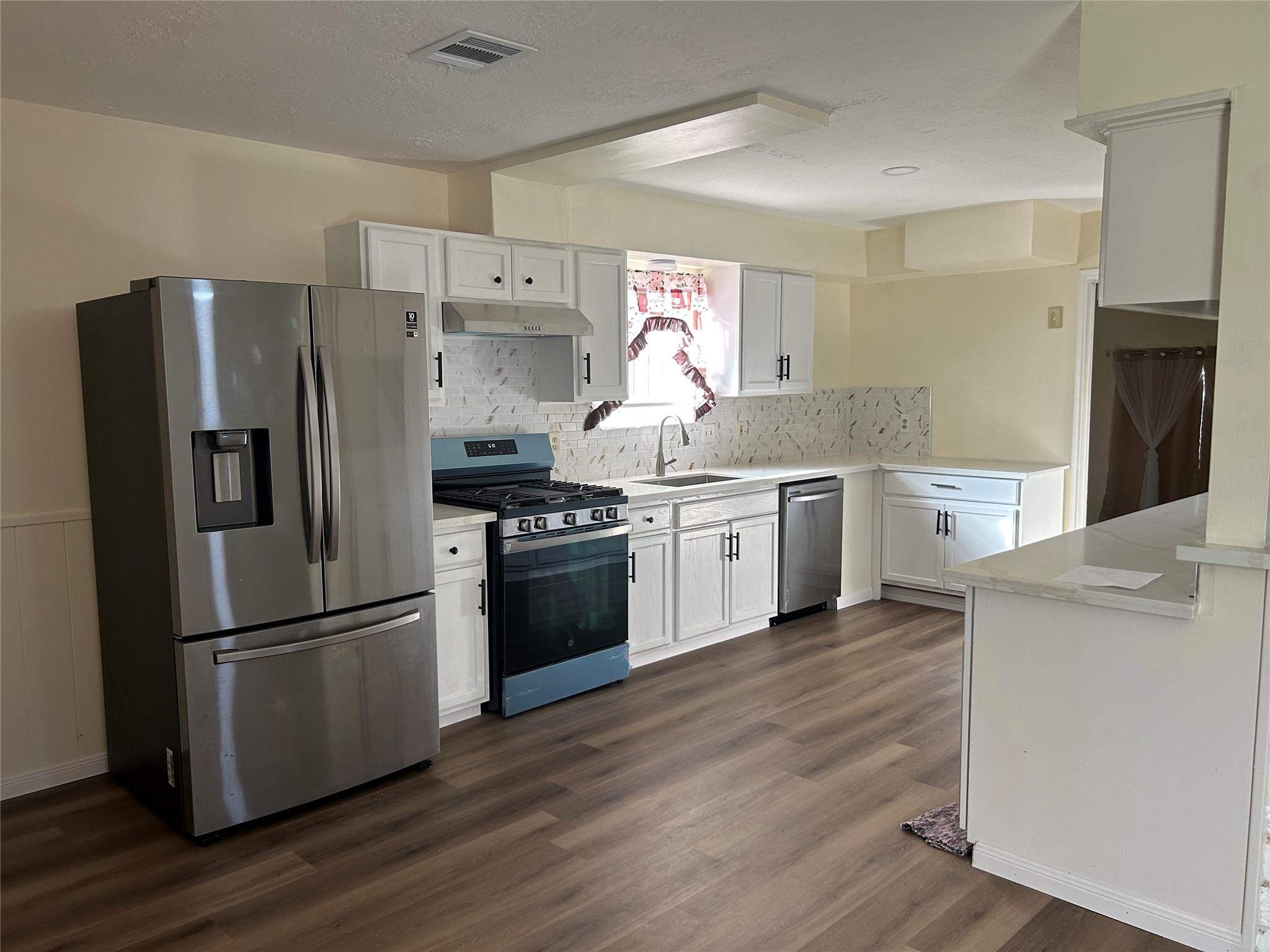 11419 Stancliff Road Property Photo 2