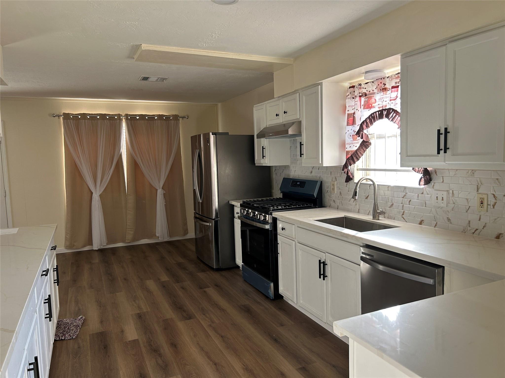 11419 Stancliff Road Property Photo 3
