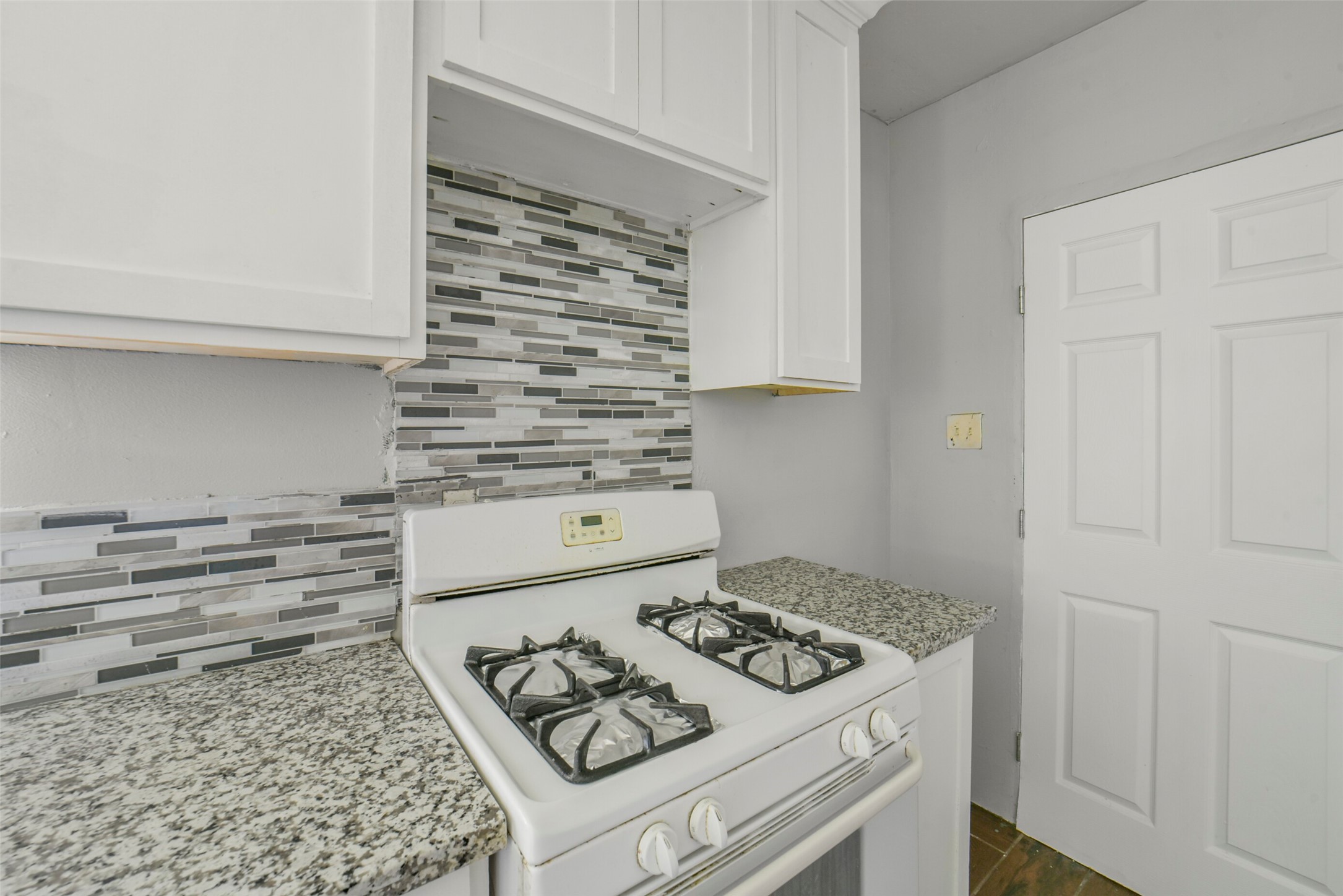 220 Engel Street Property Photo 10