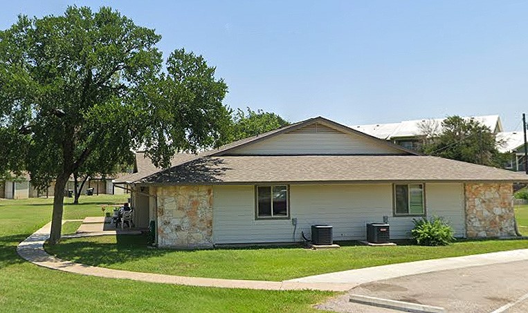 1623 E Northwest Blvd Property Photo 2