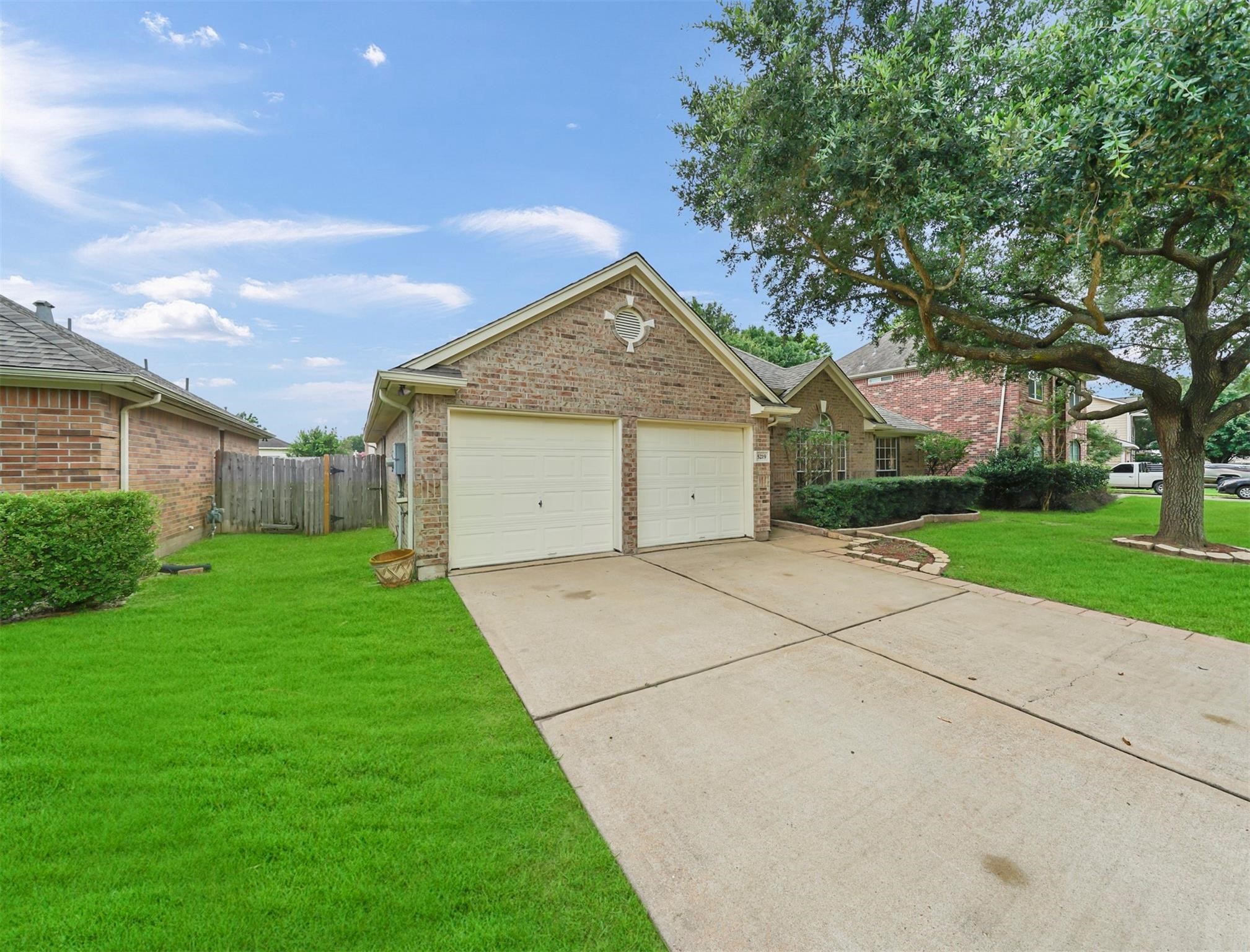 5219 Bay Pines Drive Property Photo 2