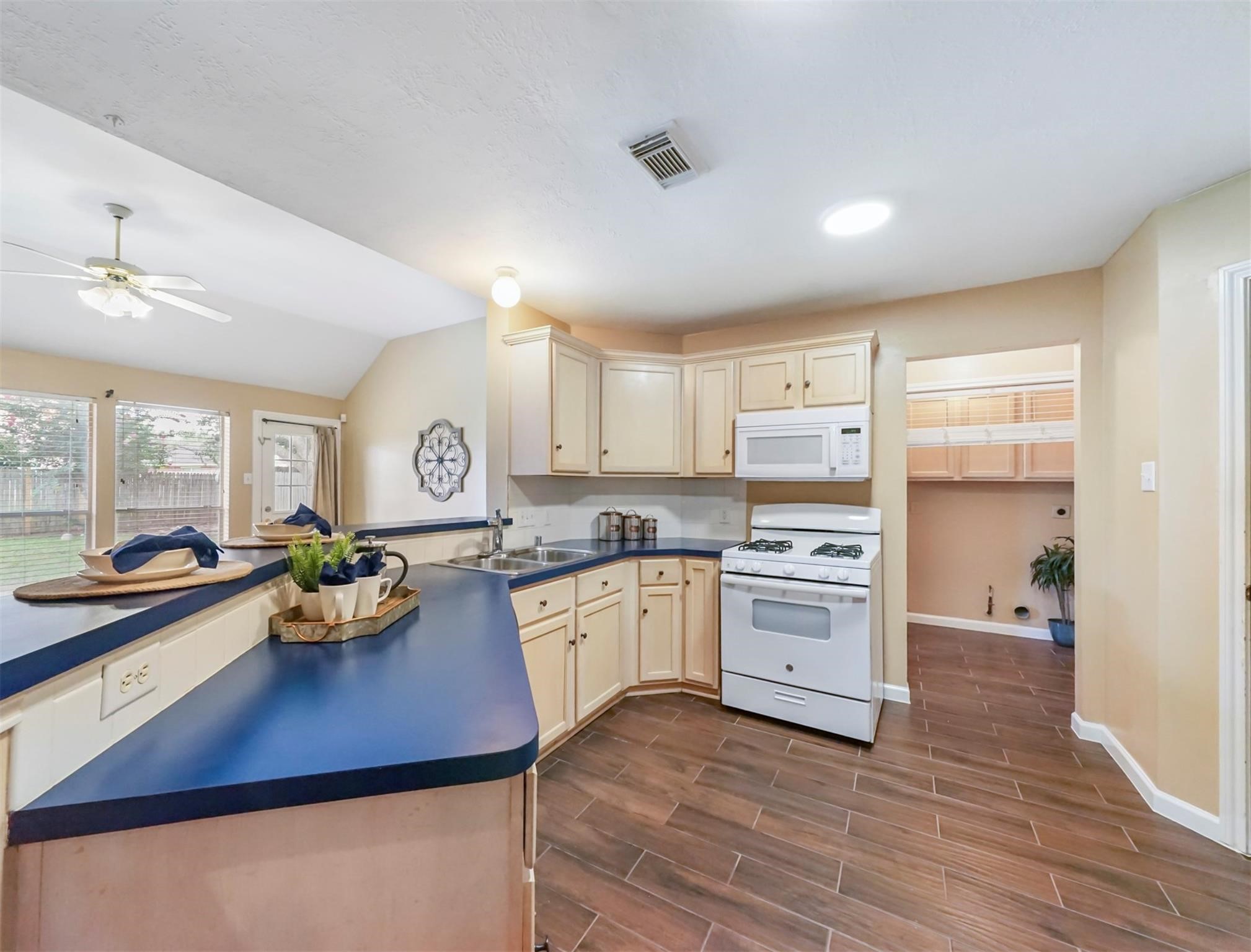 5219 Bay Pines Drive Property Photo 11