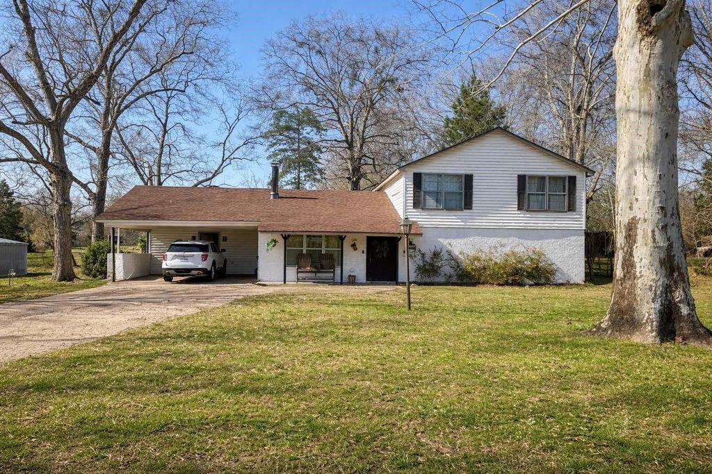 2500 E Houston Ave Property Photo 1
