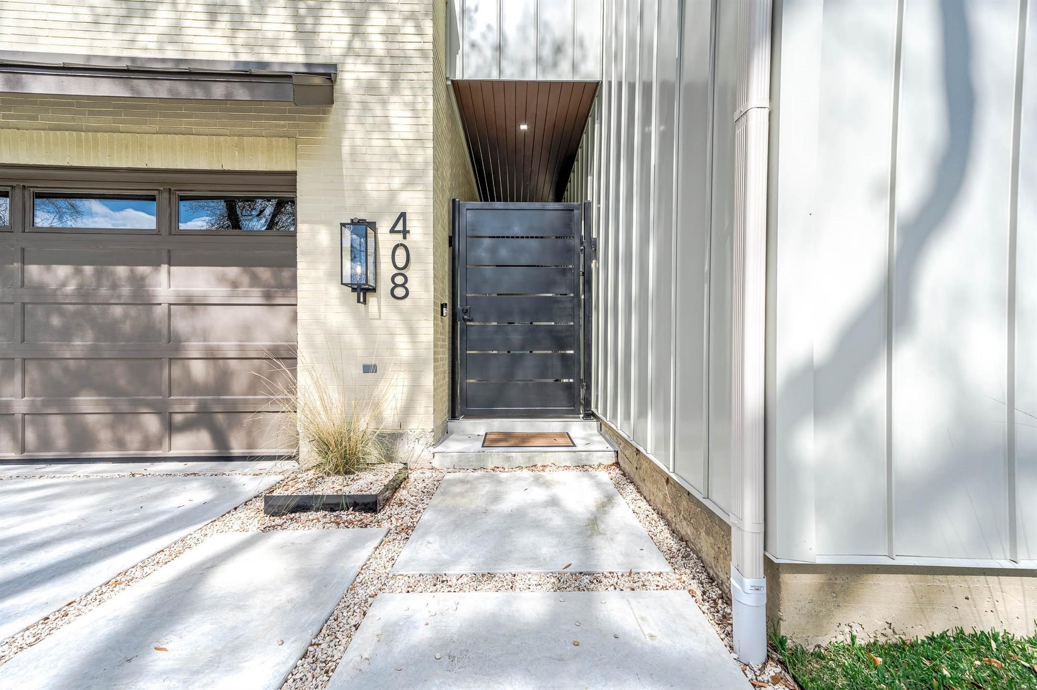 408 W 30th Street Property Photo 3
