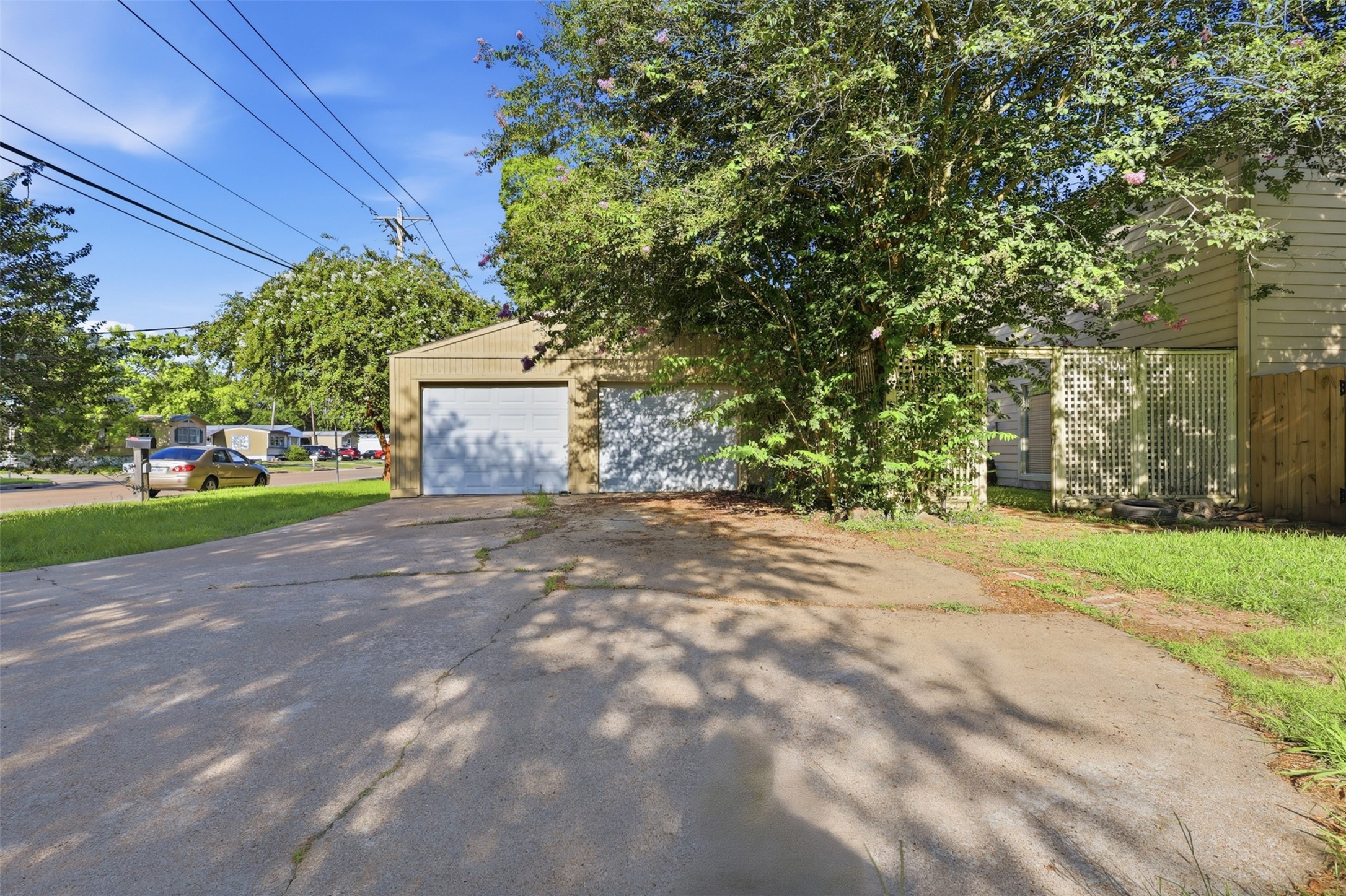 1621 & 1623 W Adoue Street Property Photo 1