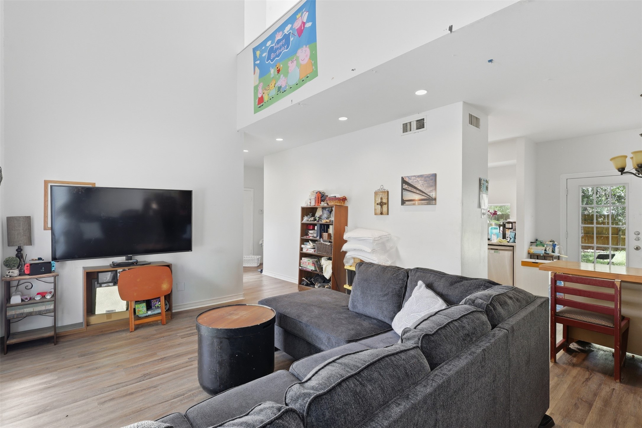 1621 & 1623 W Adoue Street Property Photo 3