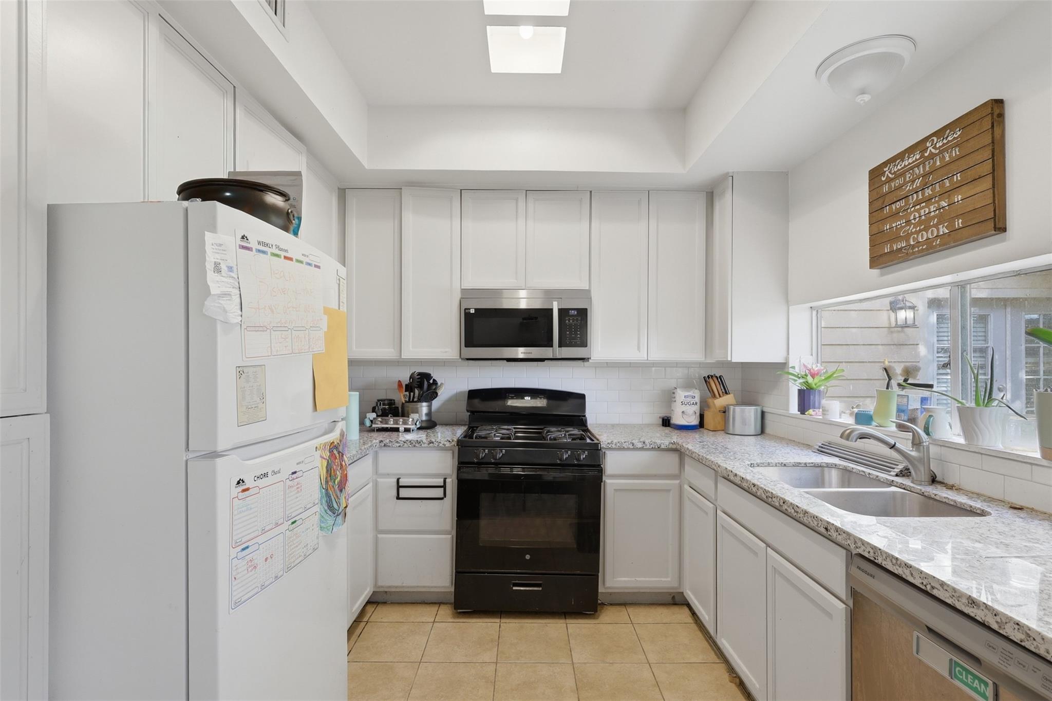 1621 & 1623 W Adoue Street Property Photo 4