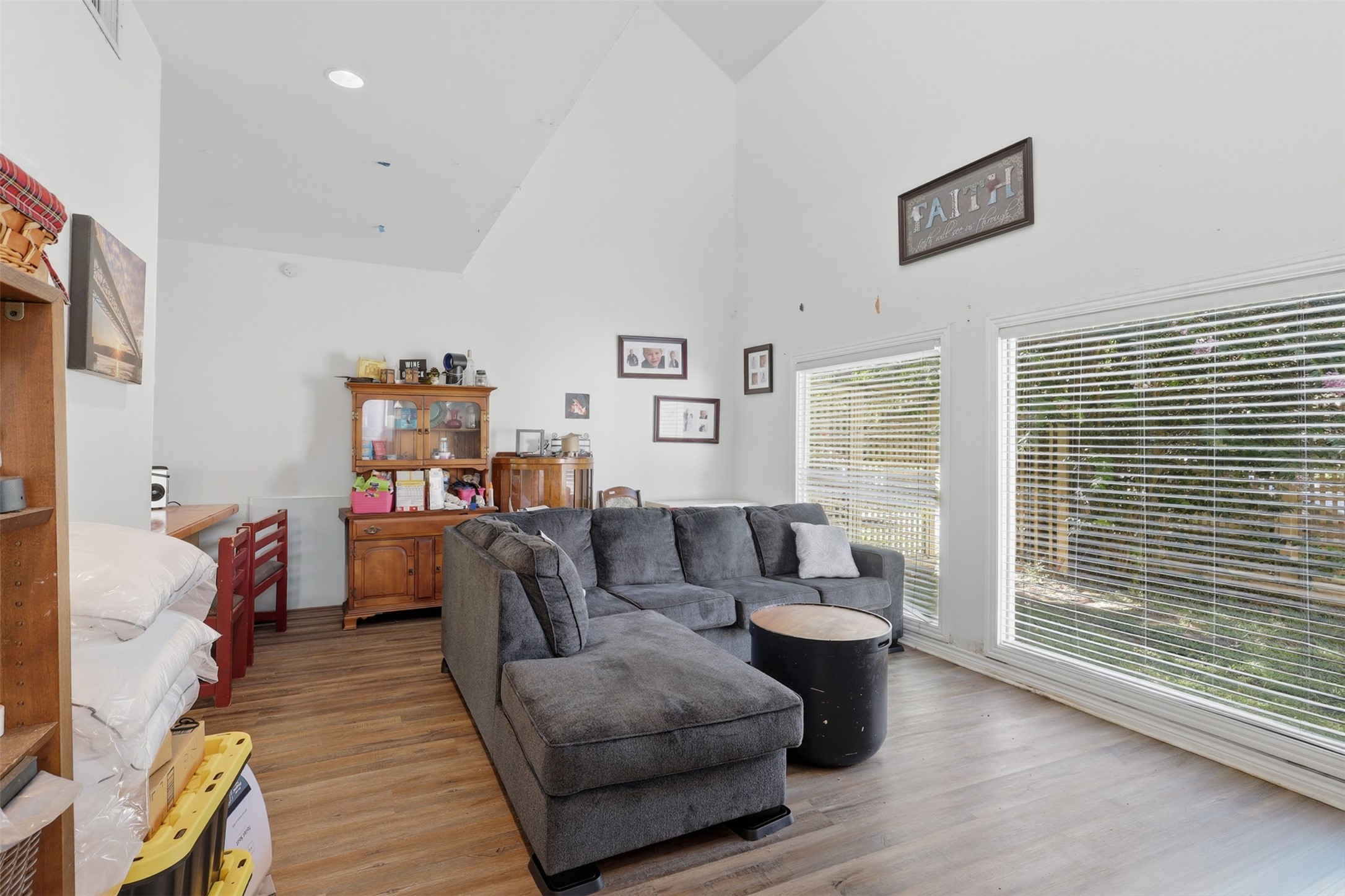 1621 & 1623 W Adoue Street Property Photo 7