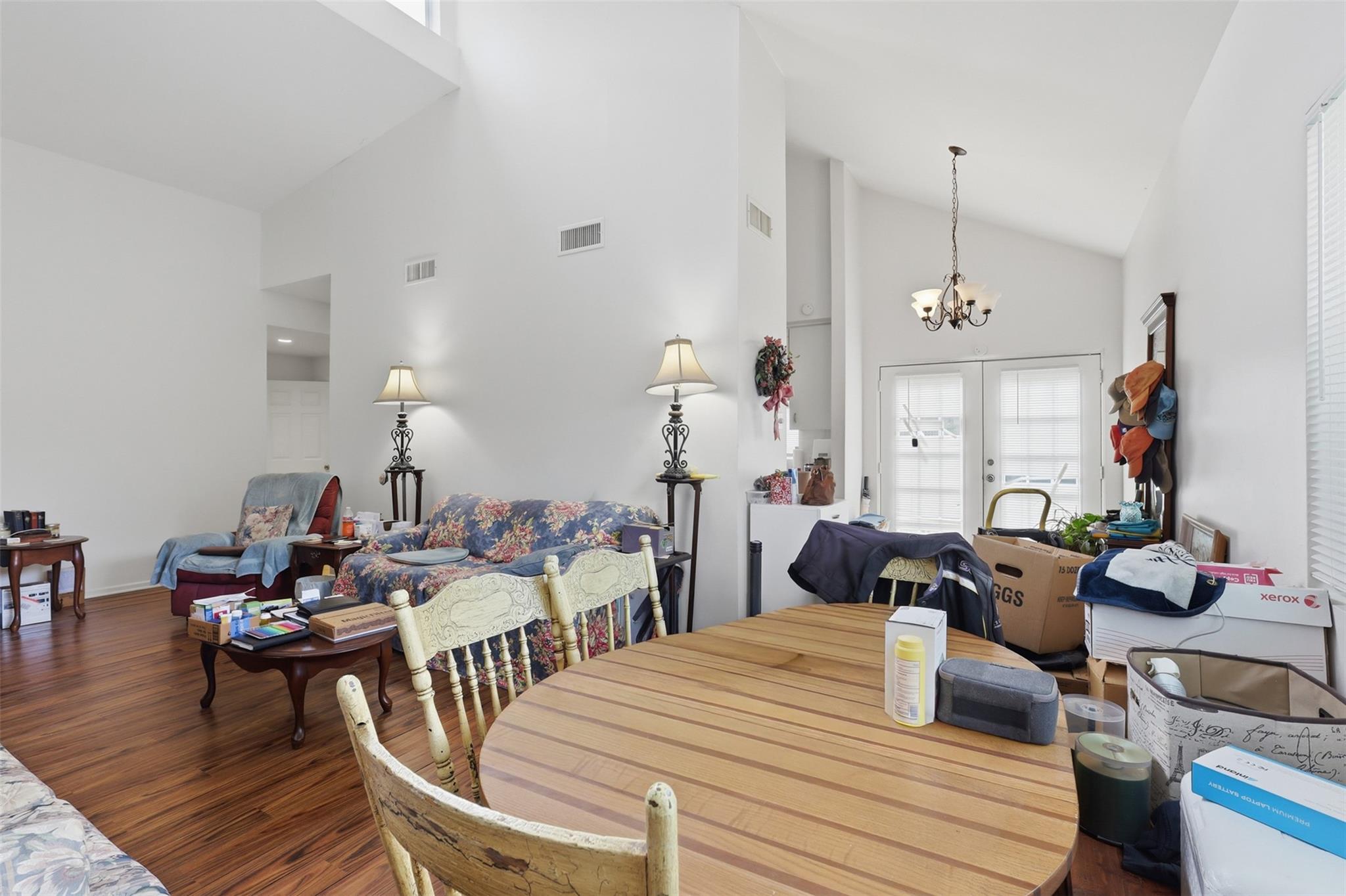 1621 & 1623 W Adoue Street Property Photo 8