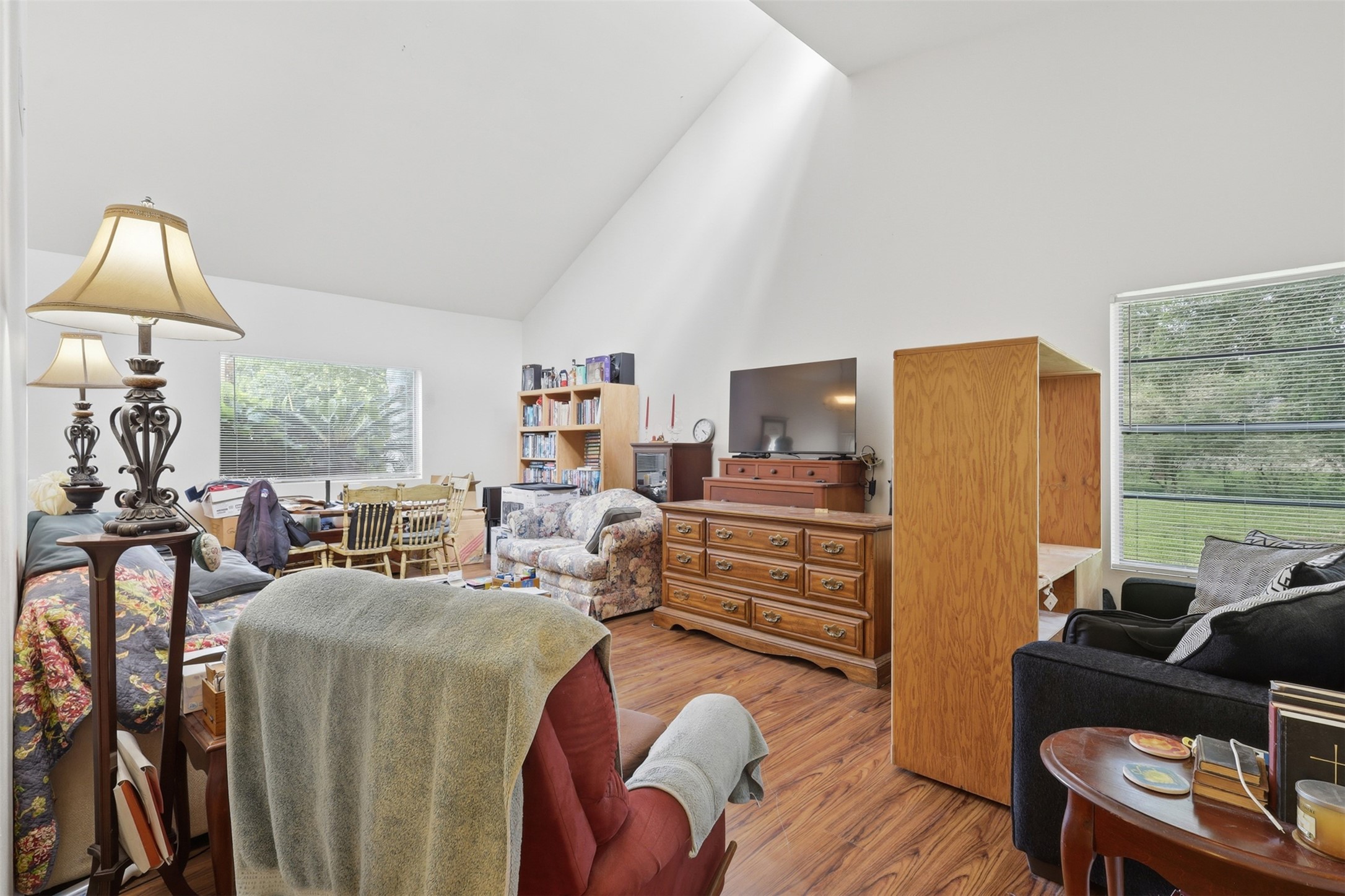 1621 & 1623 W Adoue Street Property Photo 9