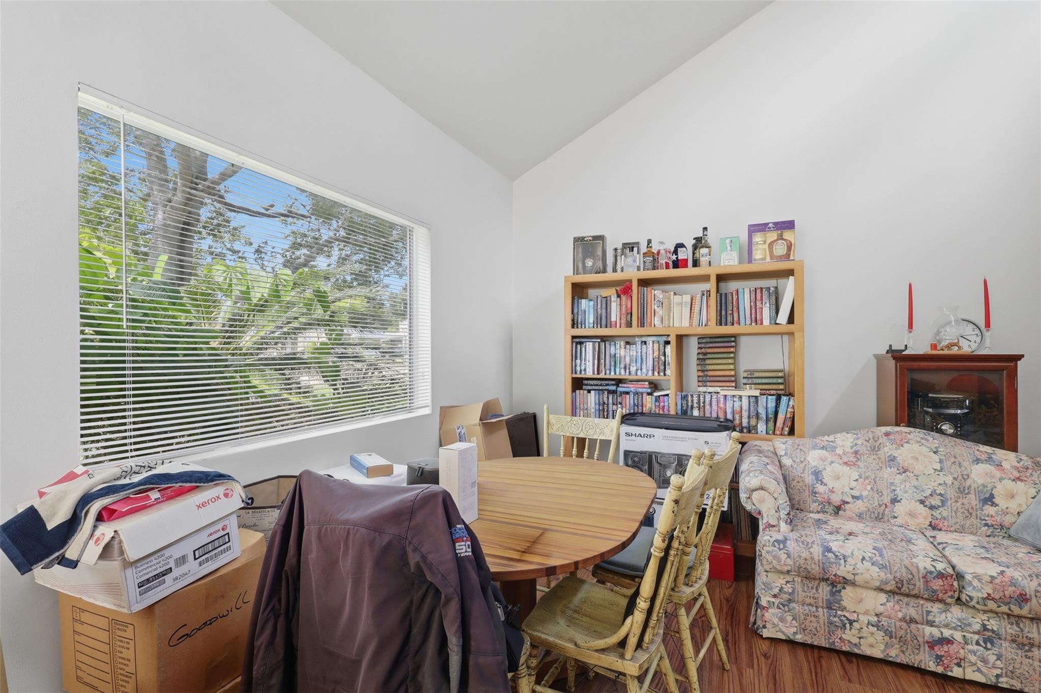 1621 & 1623 W Adoue Street Property Photo 13