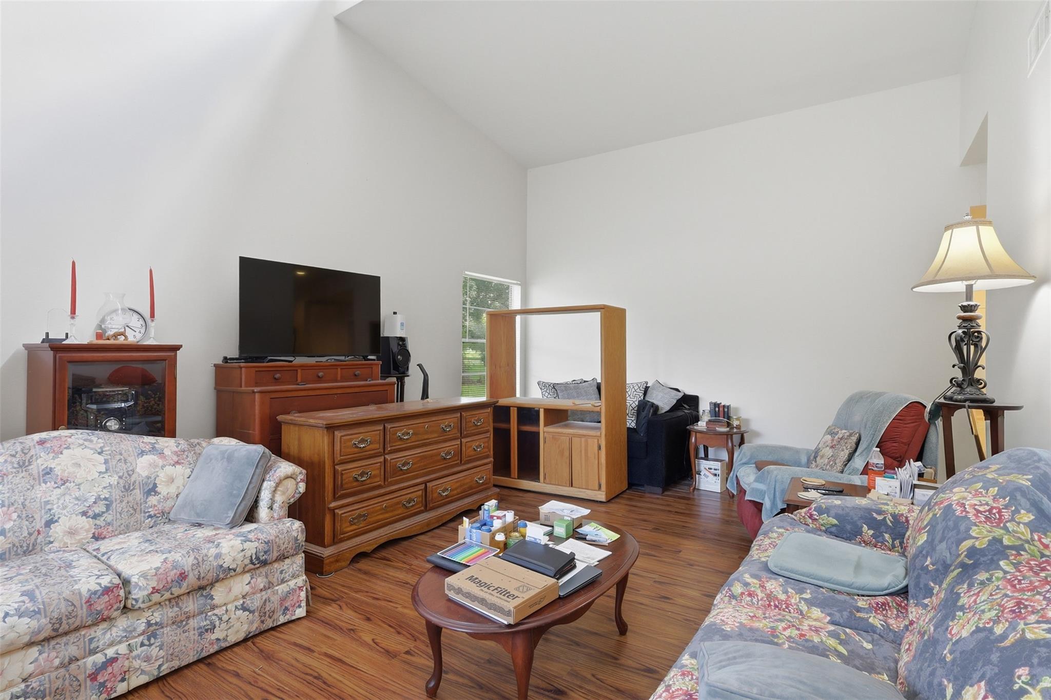 1621 & 1623 W Adoue Street Property Photo 14