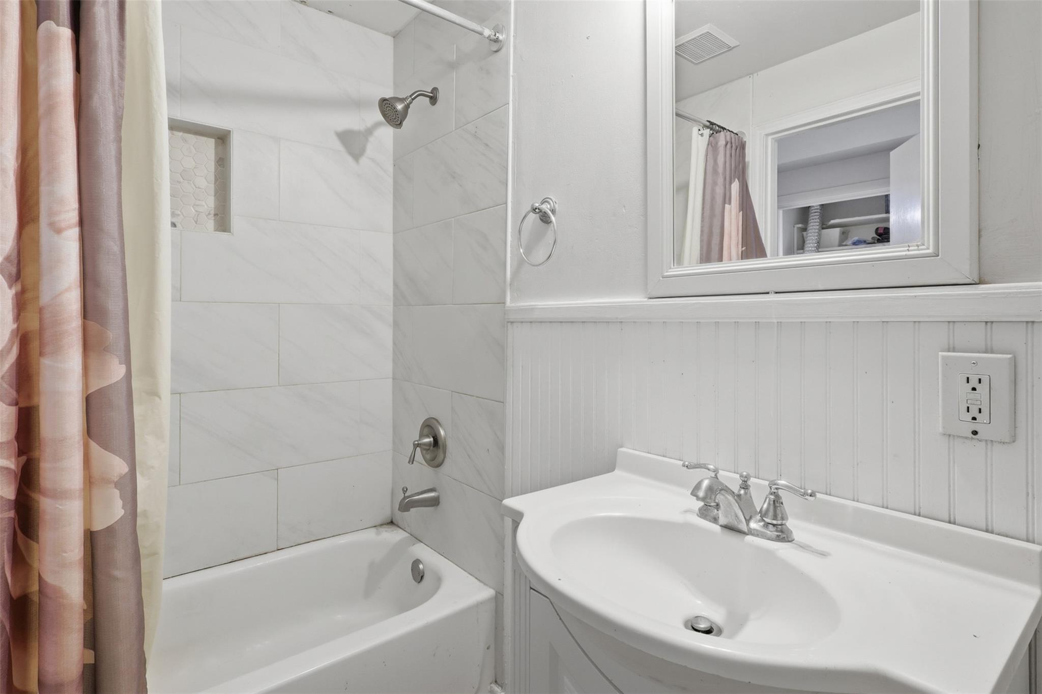 1621 & 1623 W Adoue Street Property Photo 22