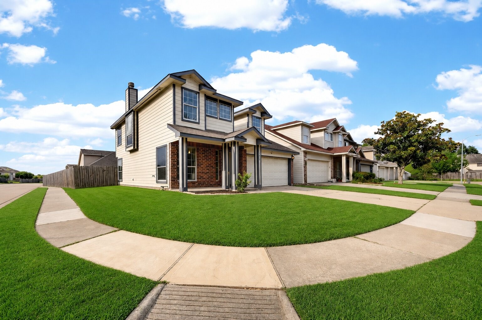 15014 Middle Oaks Boulevard Property Photo 4