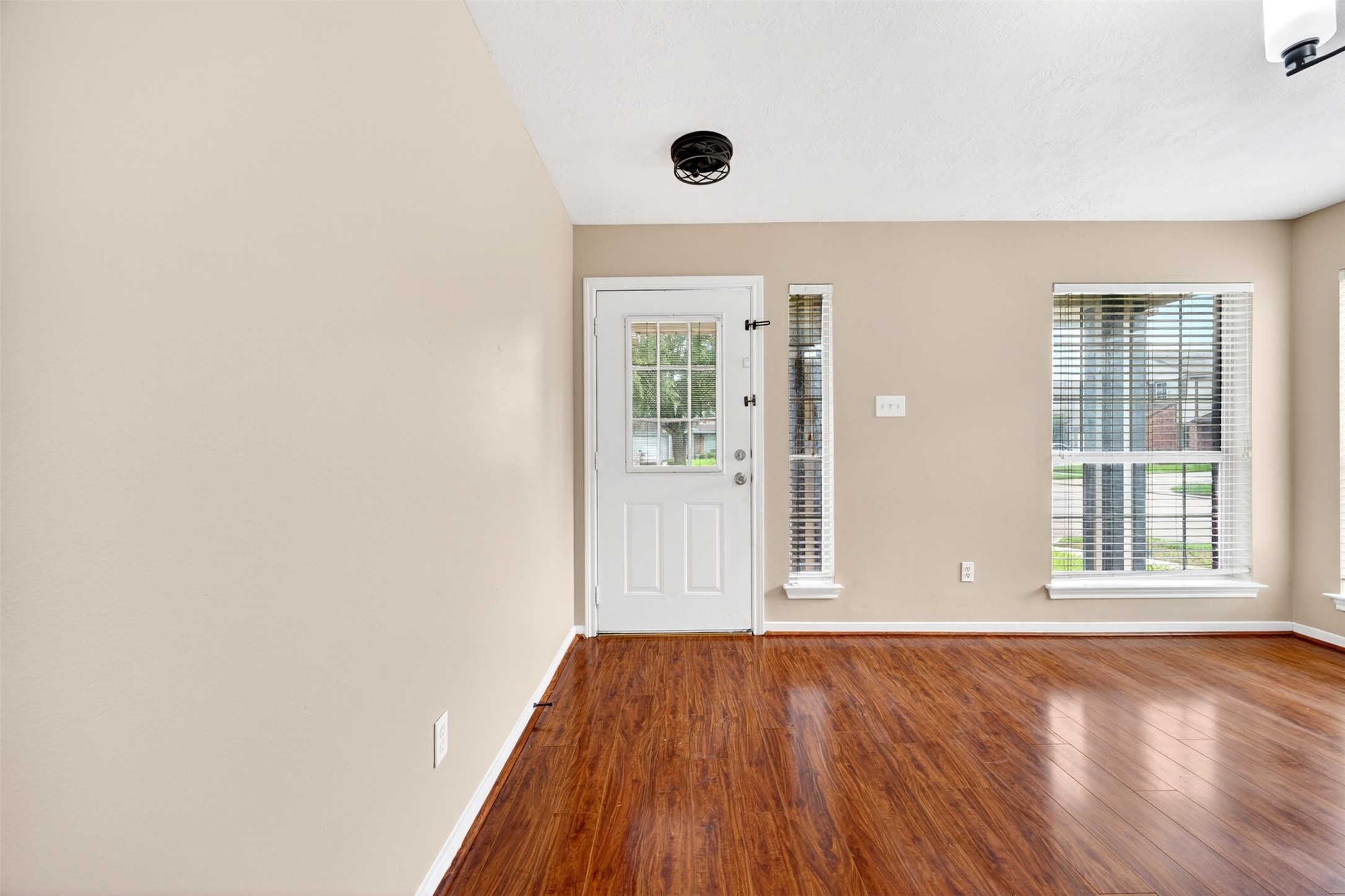 15014 Middle Oaks Boulevard Property Photo 6
