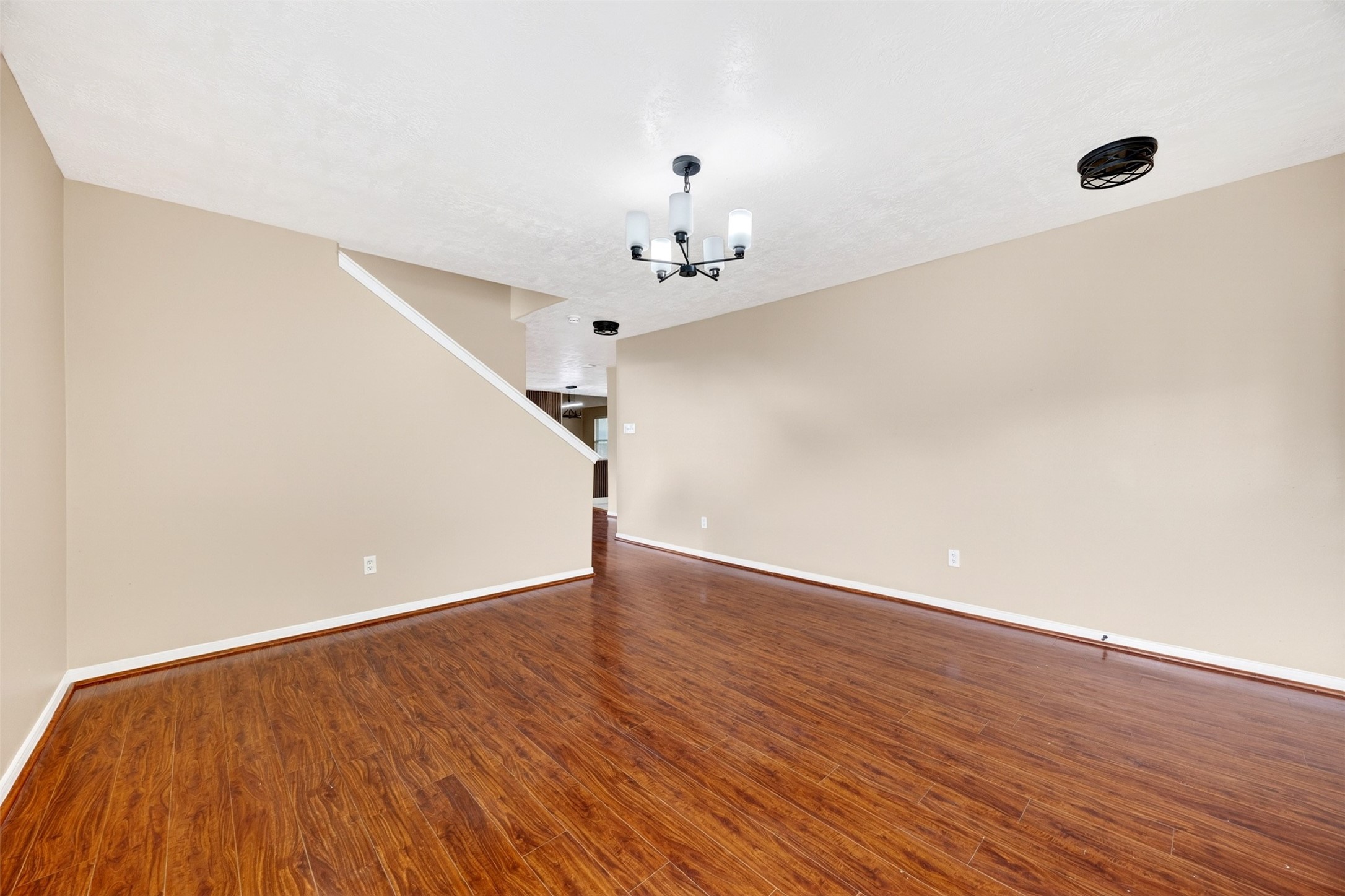 15014 Middle Oaks Boulevard Property Photo 8