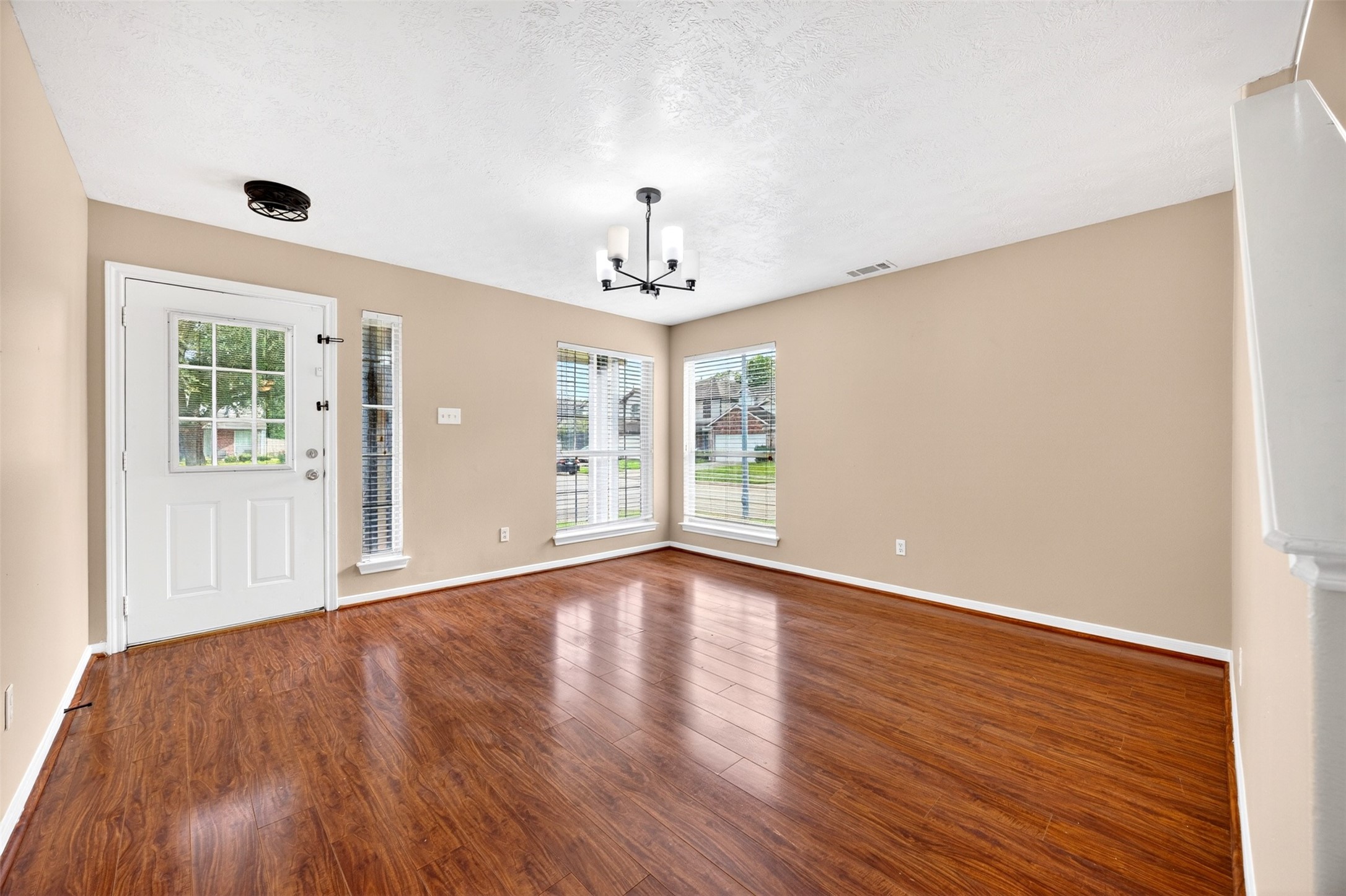 15014 Middle Oaks Boulevard Property Photo 9