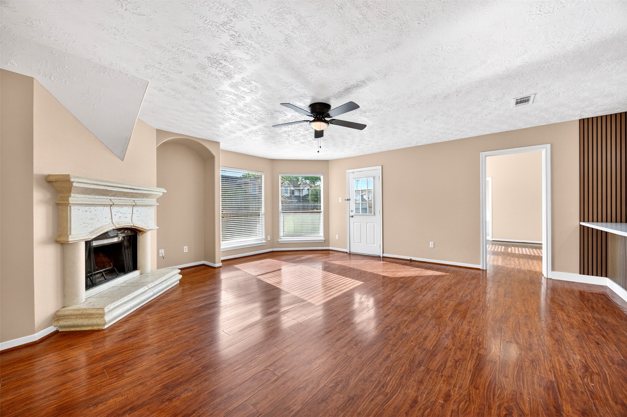 15014 Middle Oaks Boulevard Property Photo 11