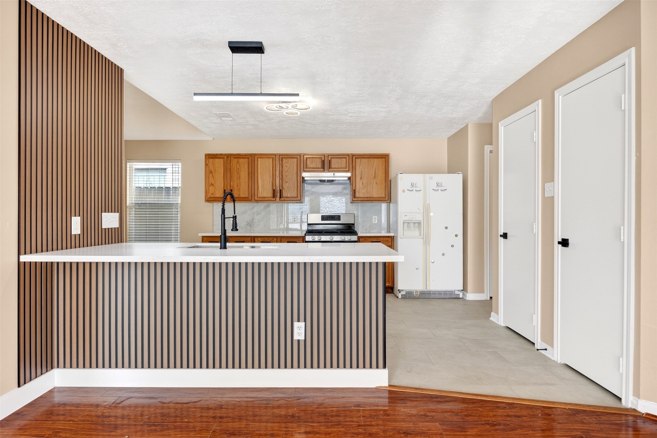 15014 Middle Oaks Boulevard Property Photo 13