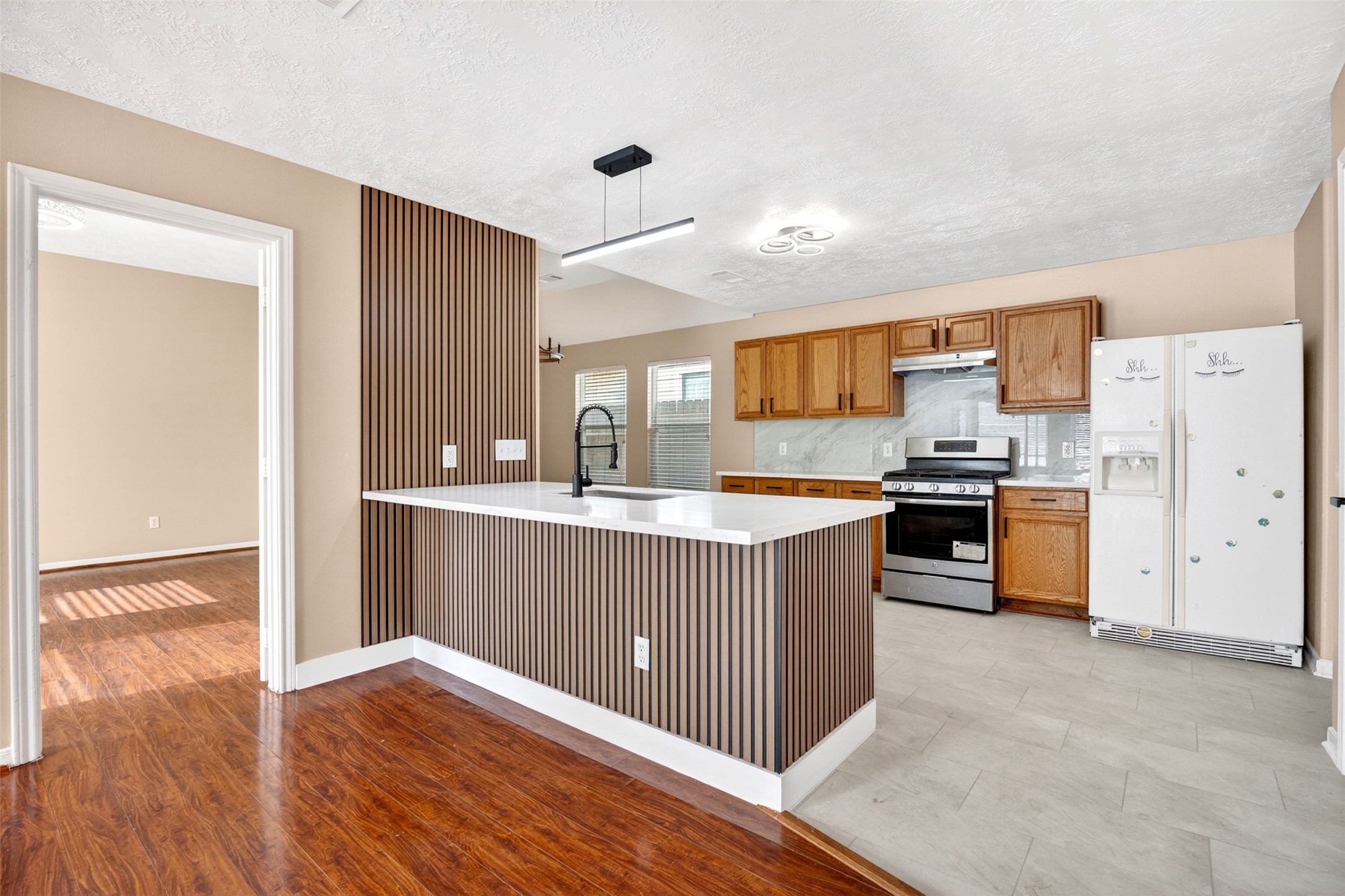15014 Middle Oaks Boulevard Property Photo 14
