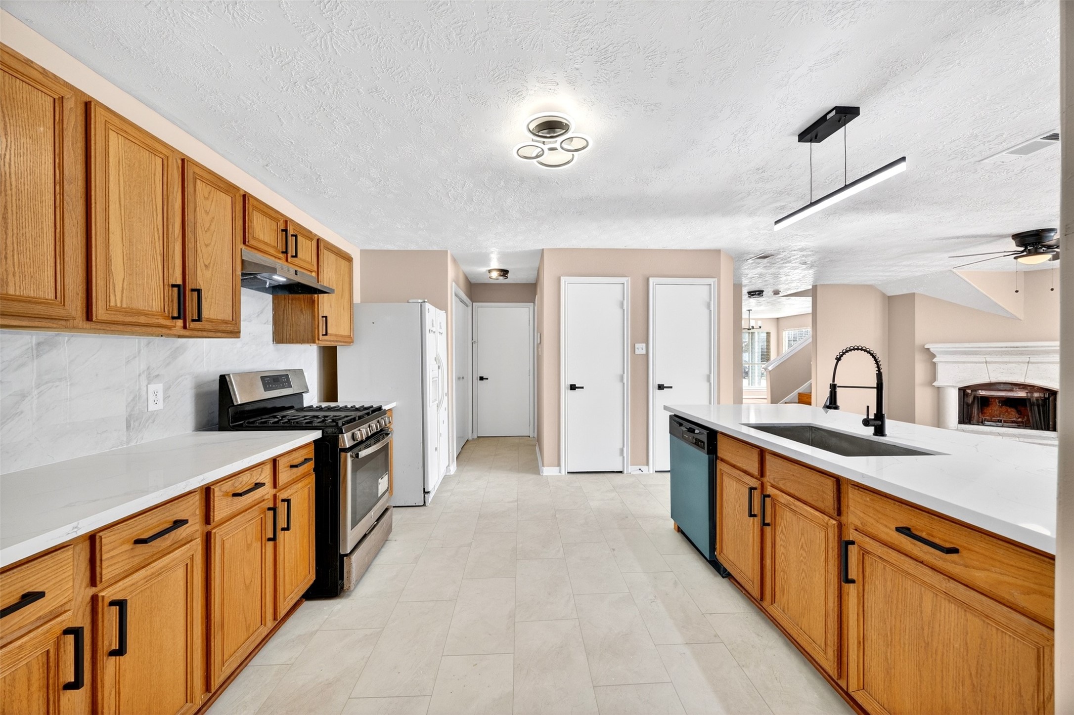 15014 Middle Oaks Boulevard Property Photo 18