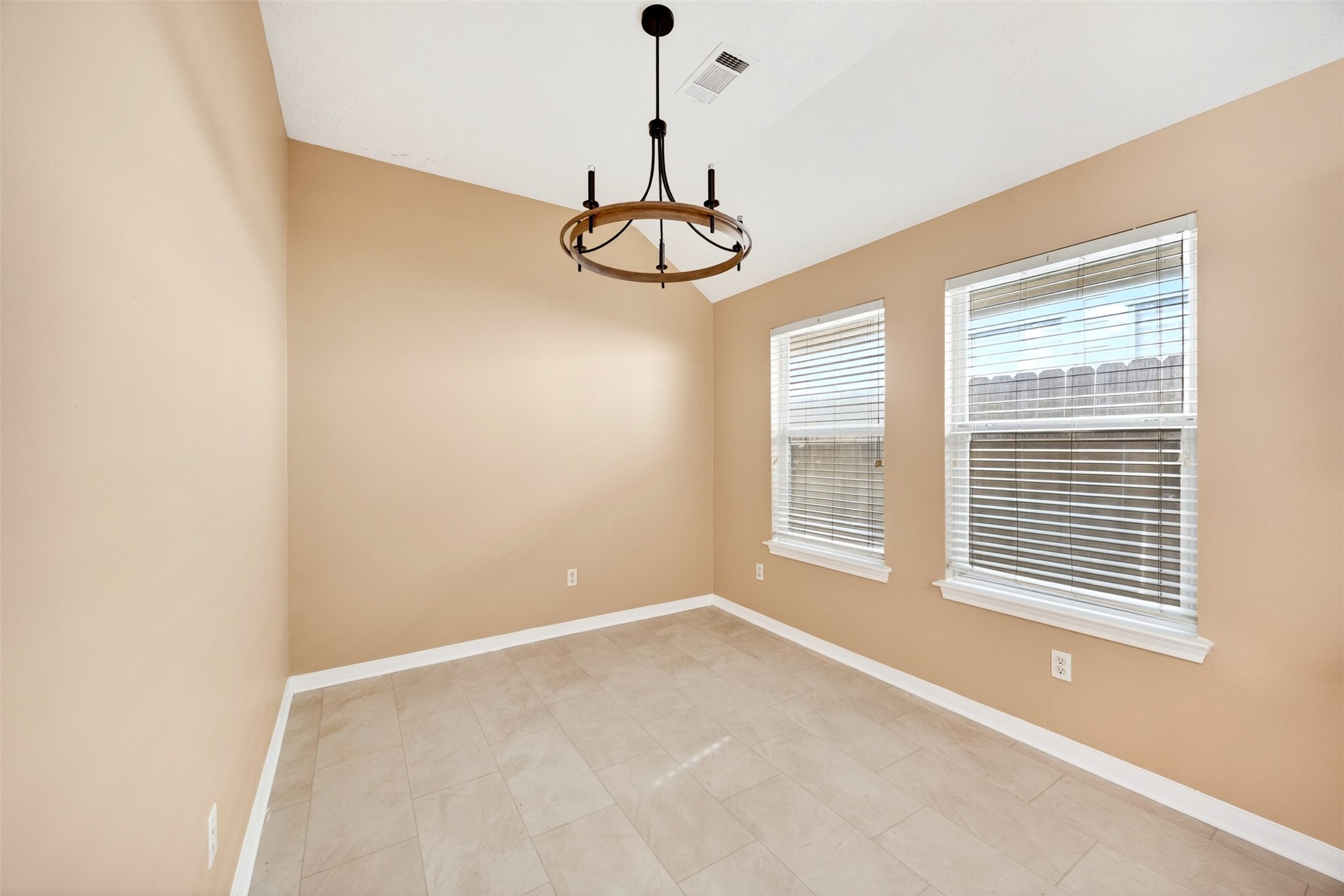 15014 Middle Oaks Boulevard Property Photo 19