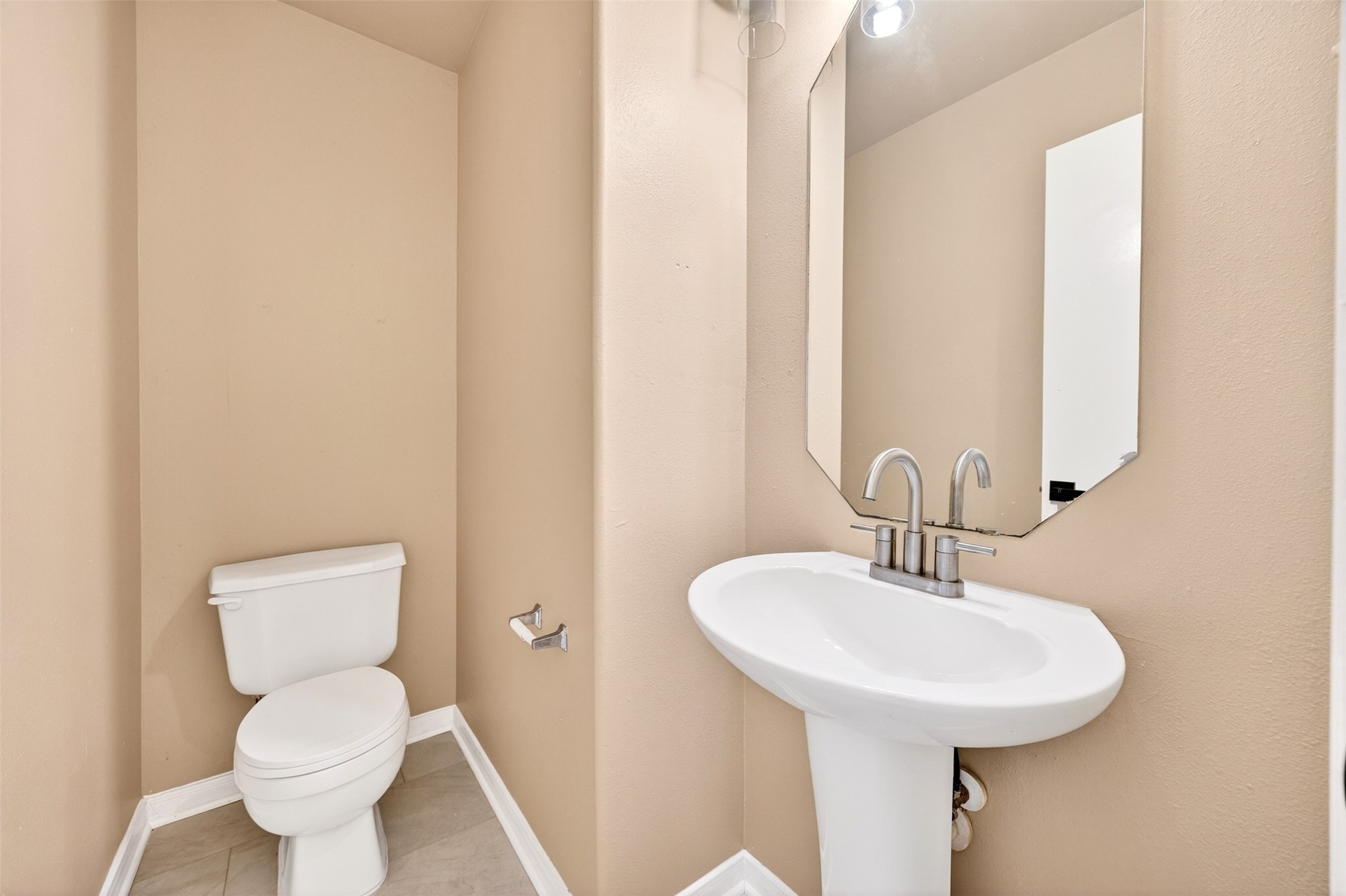 15014 Middle Oaks Boulevard Property Photo 20