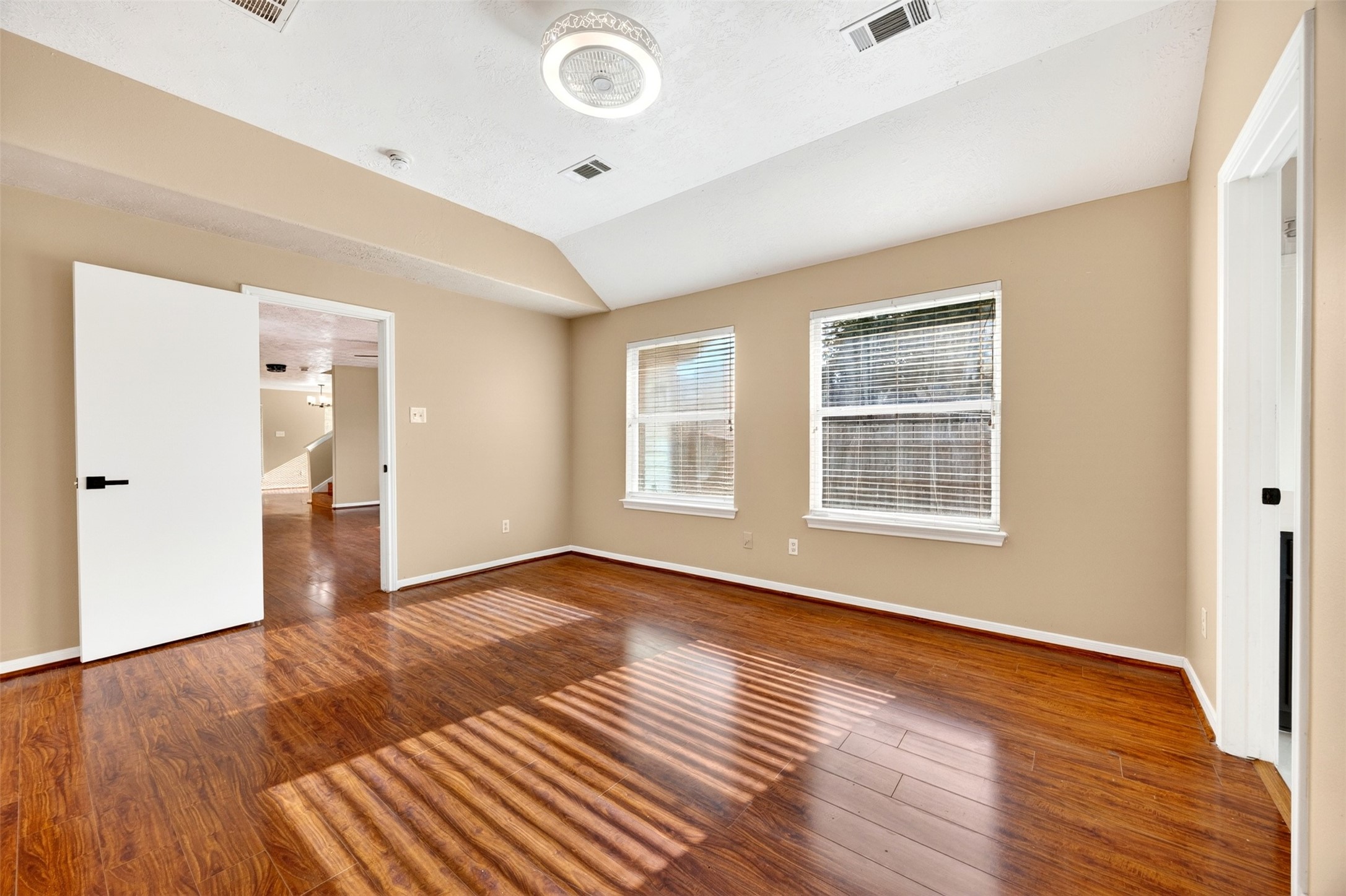 15014 Middle Oaks Boulevard Property Photo 23