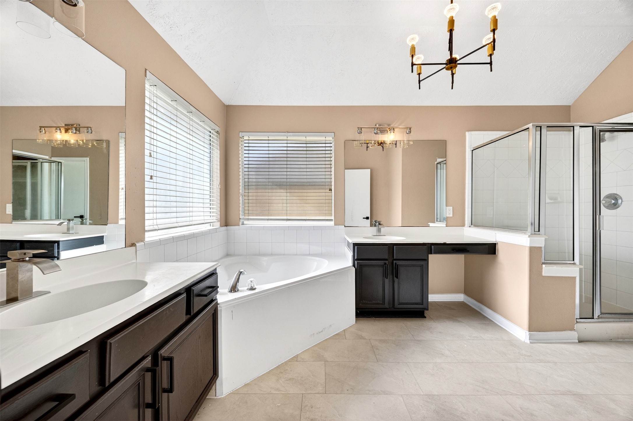 15014 Middle Oaks Boulevard Property Photo 24