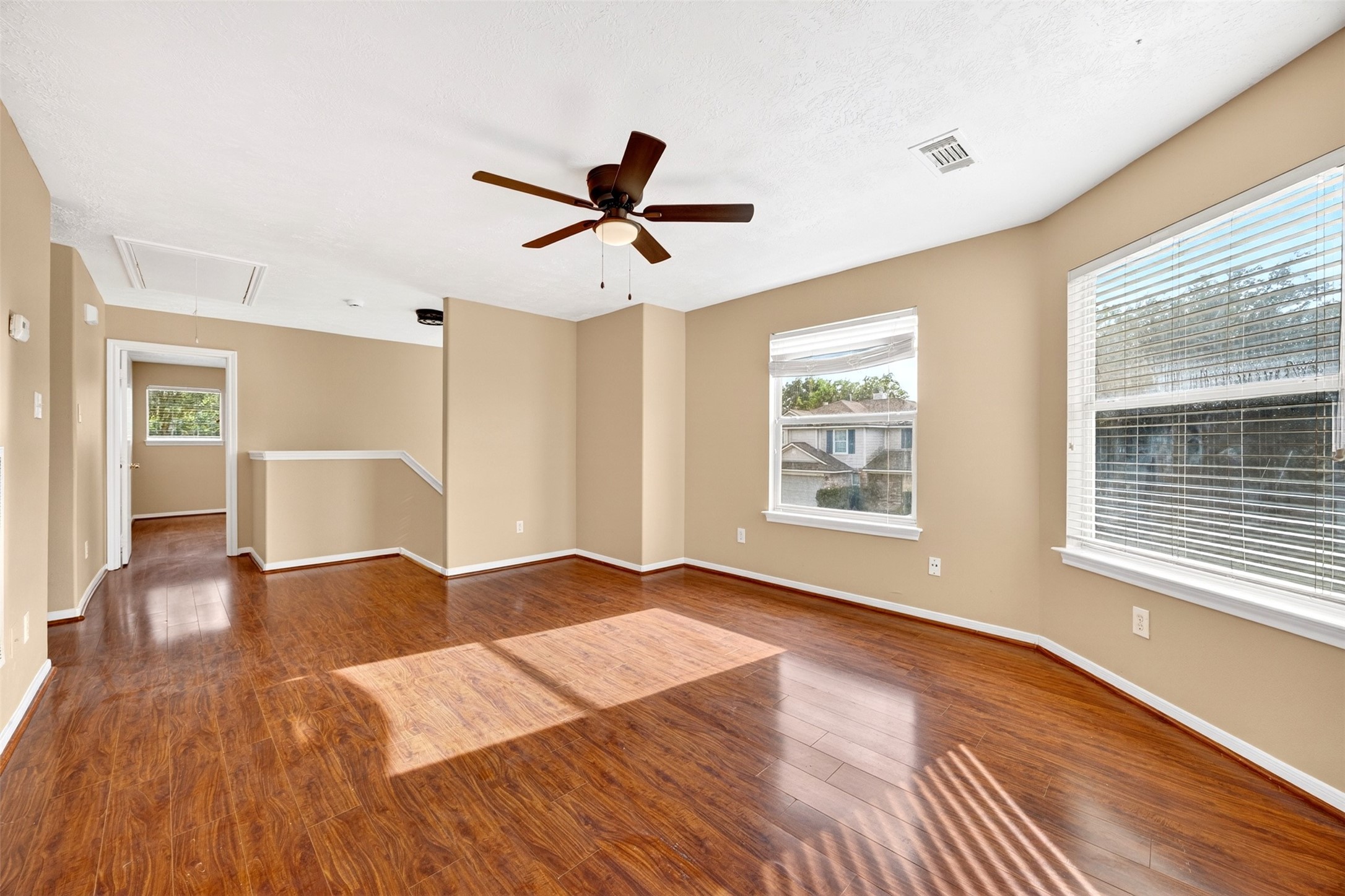 15014 Middle Oaks Boulevard Property Photo 28