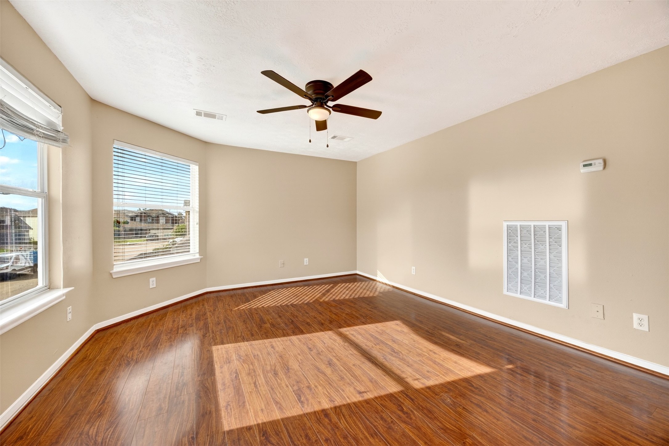 15014 Middle Oaks Boulevard Property Photo 29