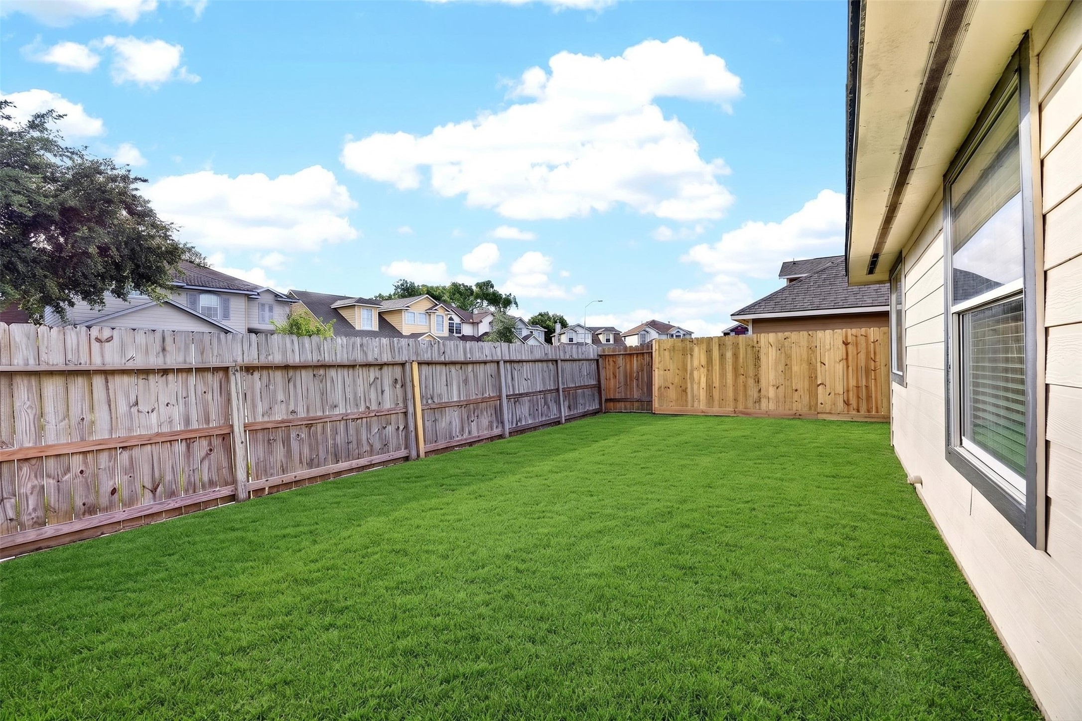 15014 Middle Oaks Boulevard Property Photo 35