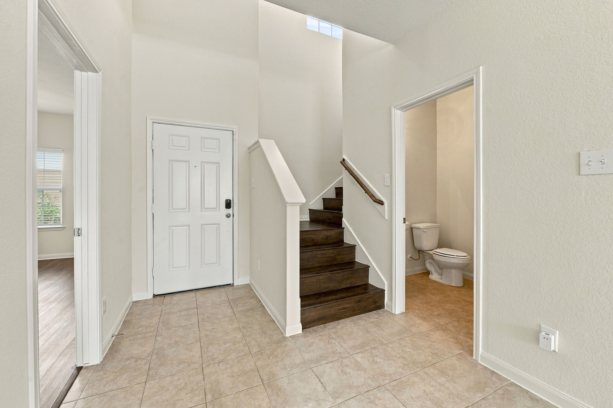 12109 Midship Lane Property Photo 4