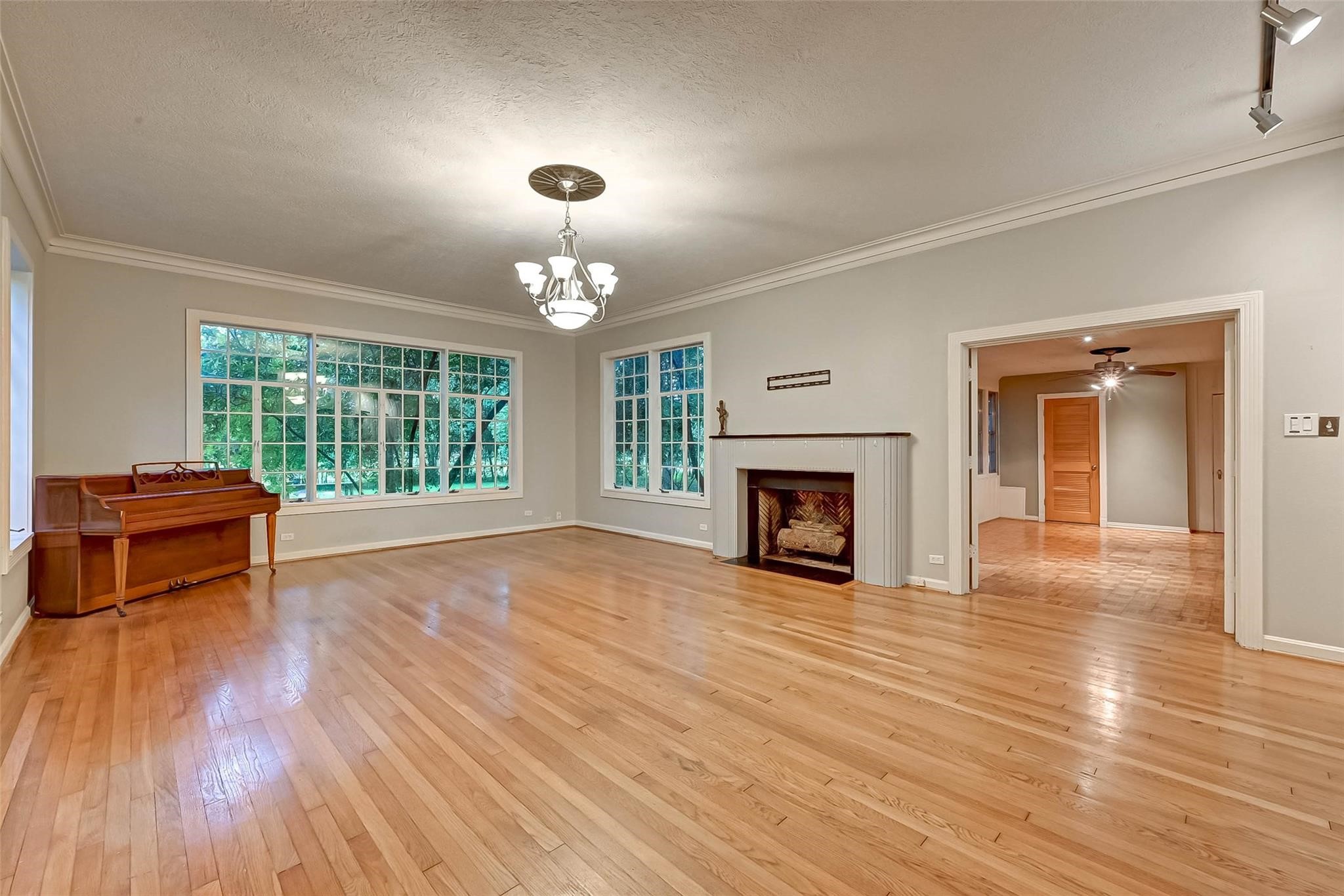 4628 Roseneath Drive Property Photo 3