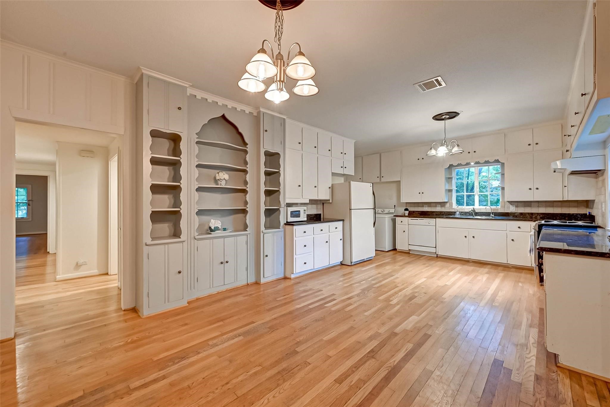 4628 Roseneath Drive Property Photo 6
