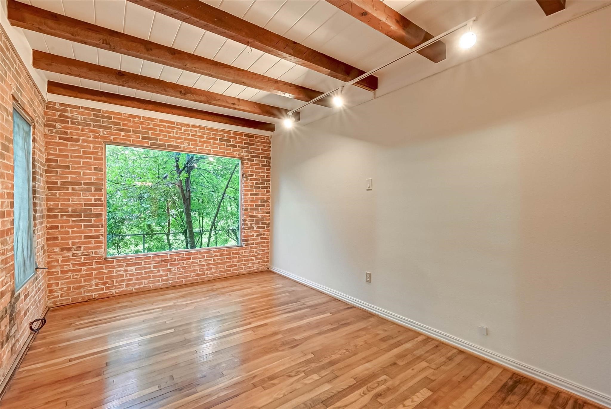 4628 Roseneath Drive Property Photo 8