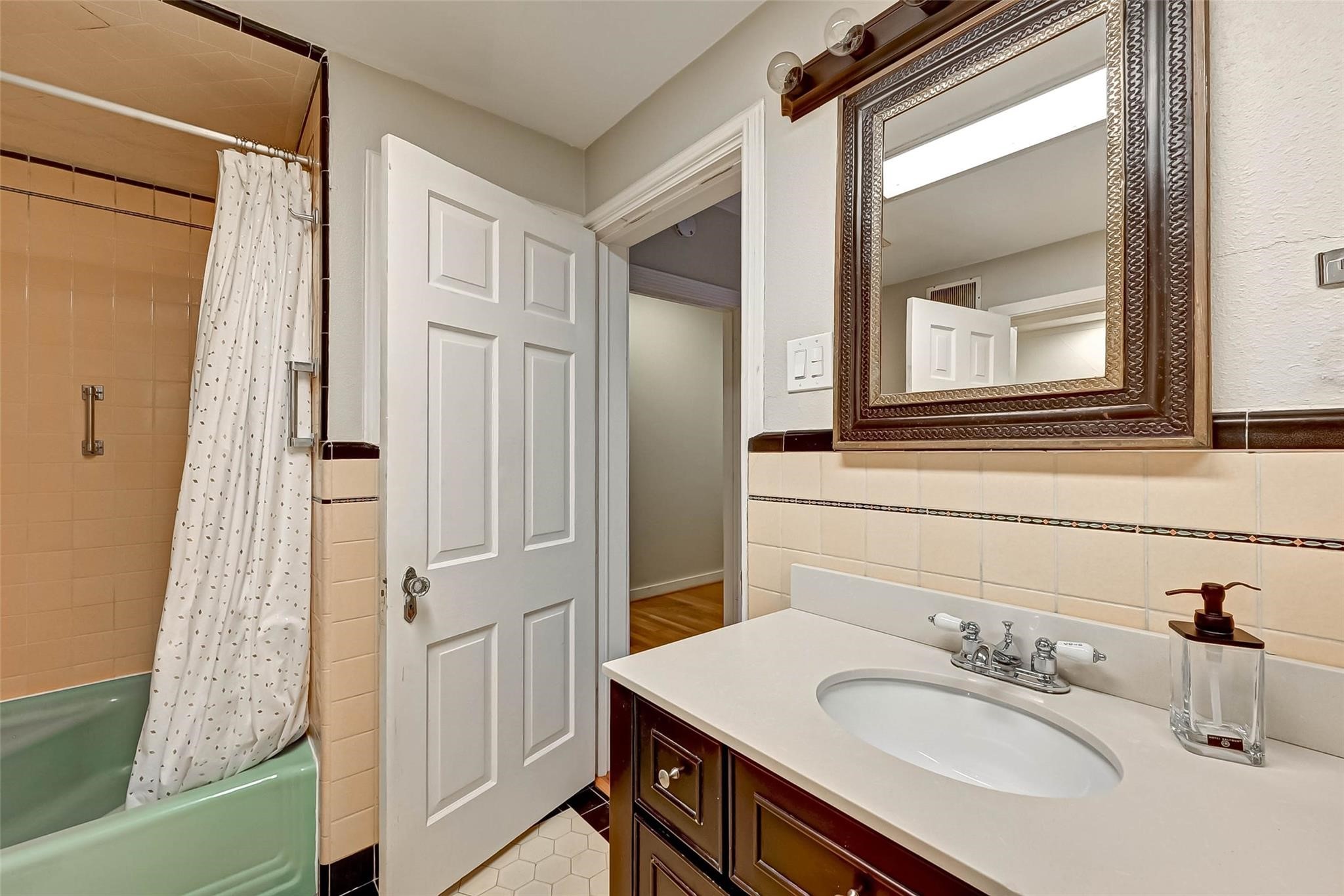 4628 Roseneath Drive Property Photo 15