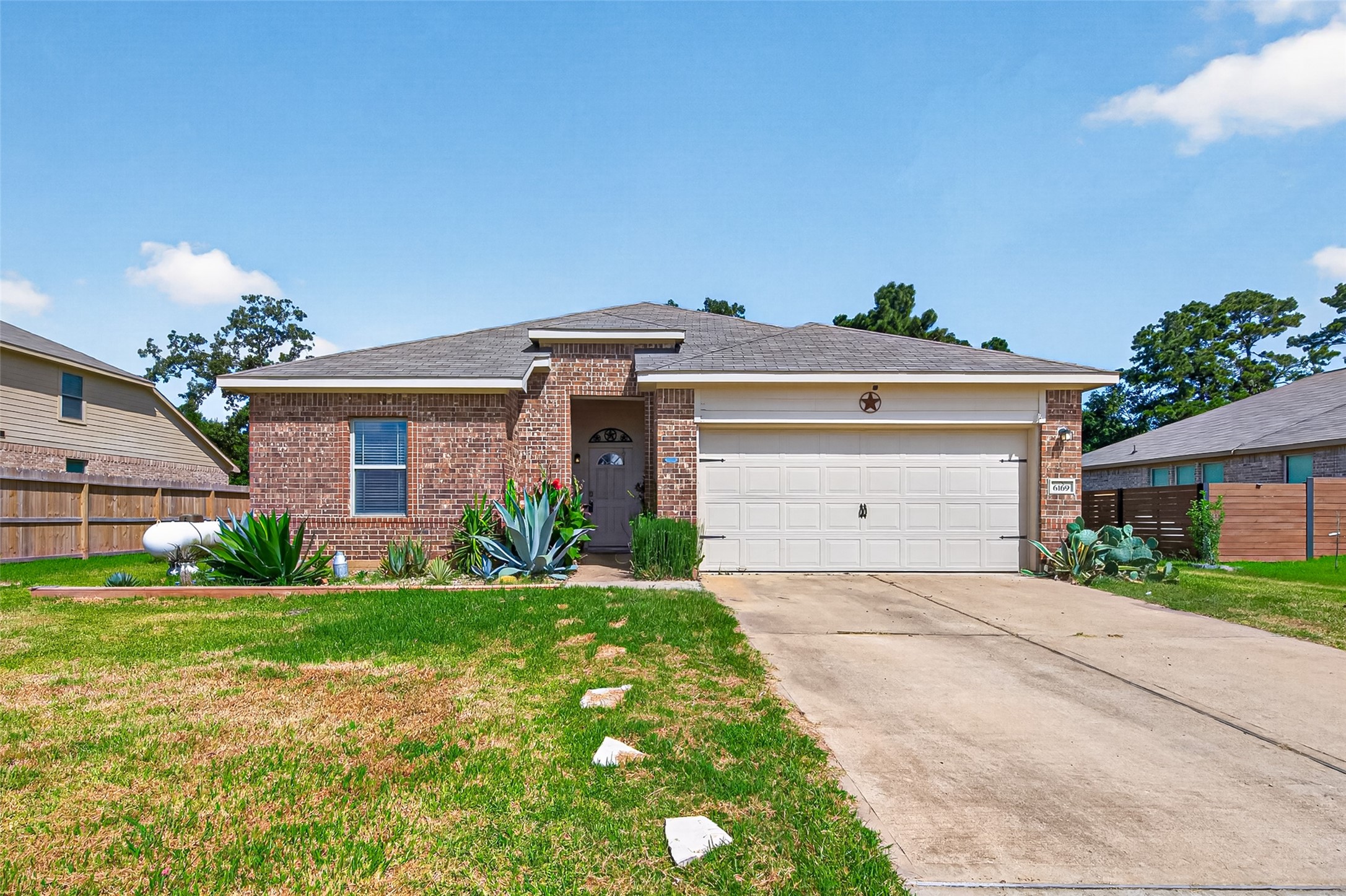 6169 White Oak Leaf Loop Property Photo 1