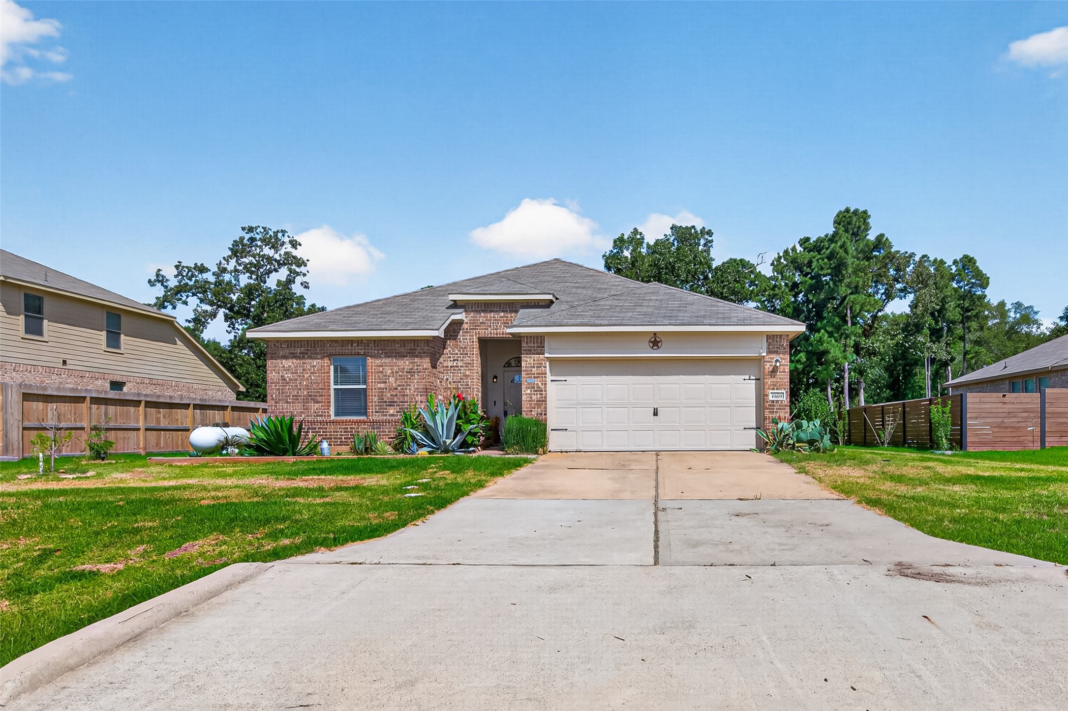 6169 White Oak Leaf Loop Property Photo 2