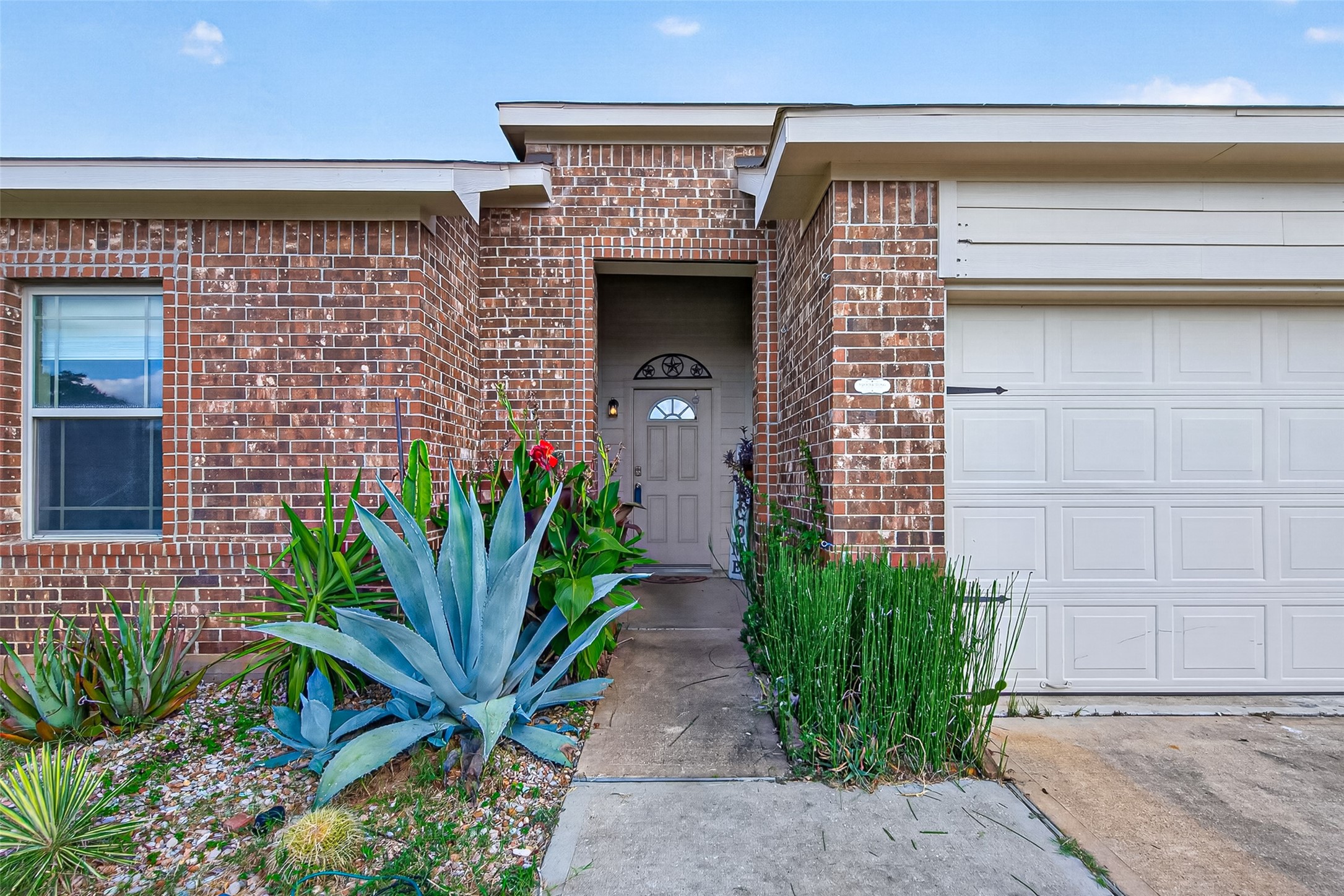 6169 White Oak Leaf Loop Property Photo 3