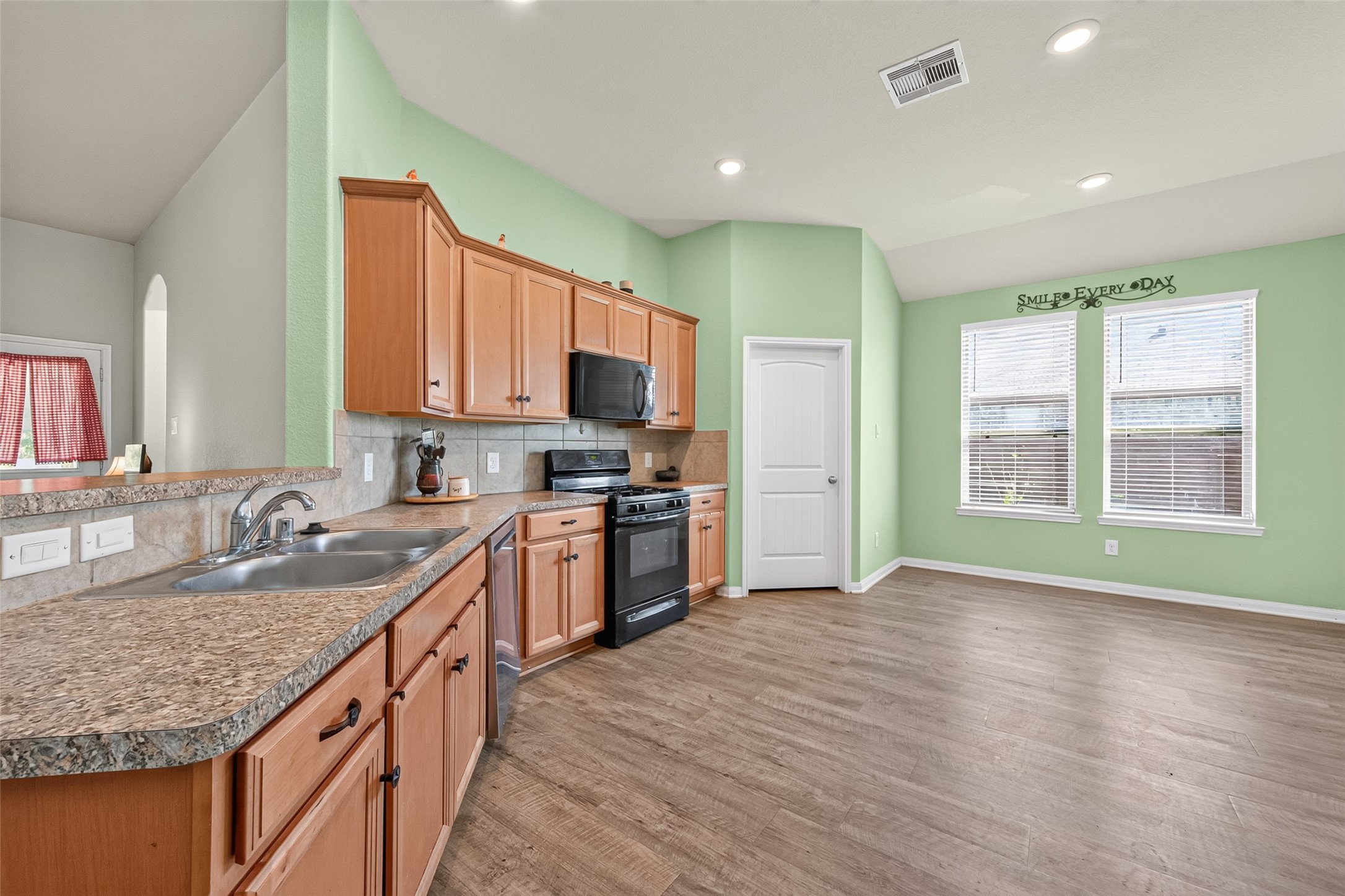 6169 White Oak Leaf Loop Property Photo 5