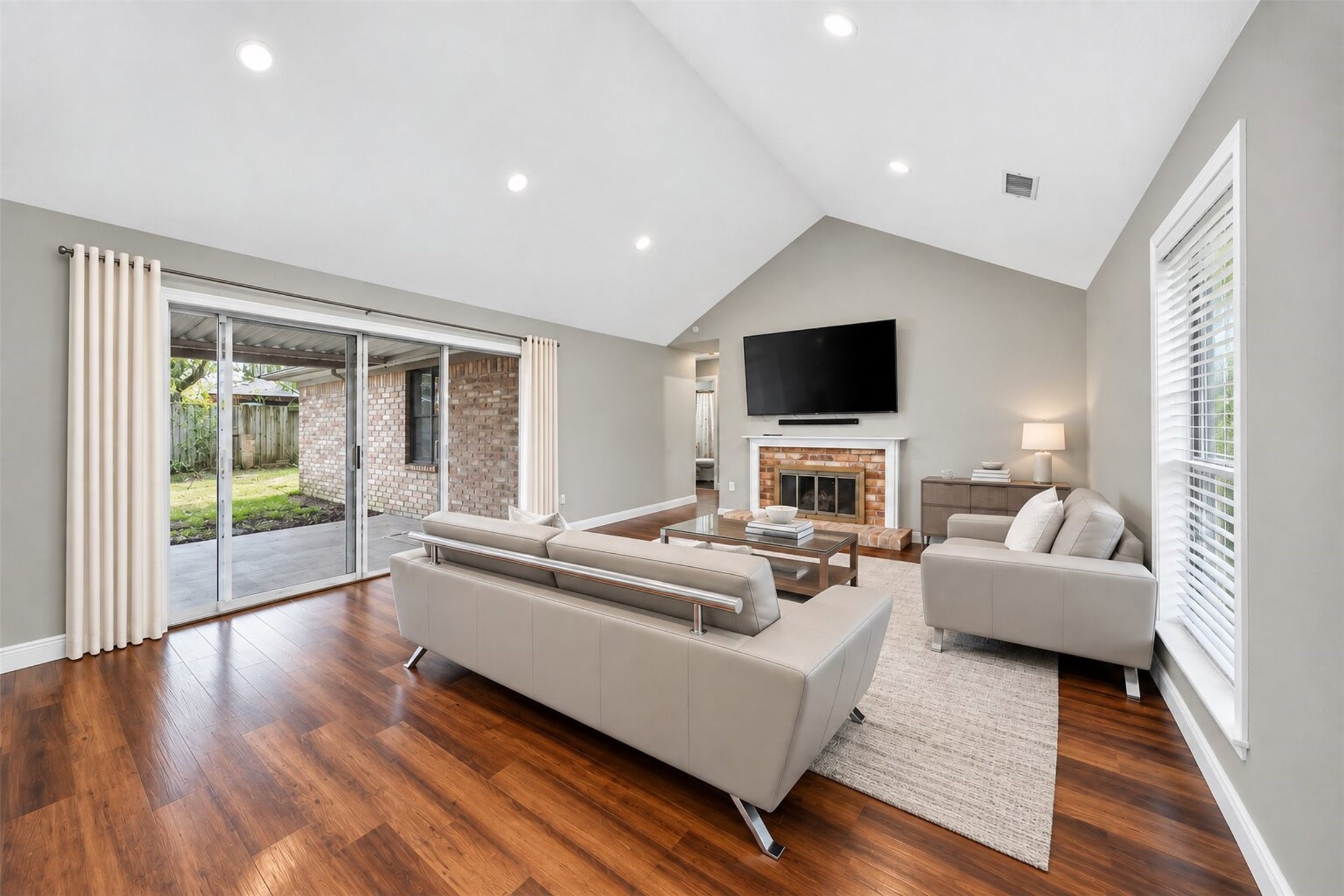 18046 Garden Manor Drive Property Photo 3